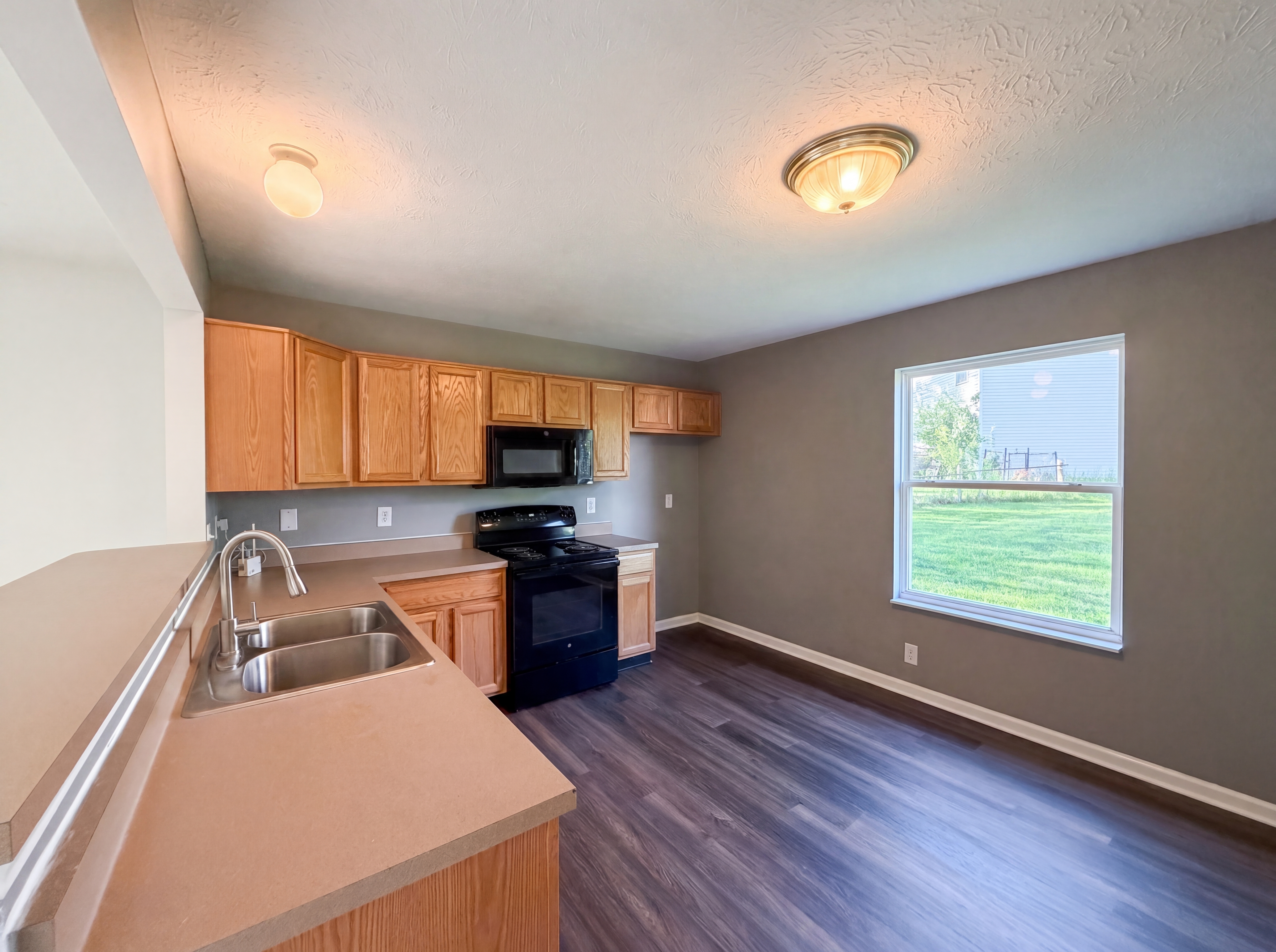 Photo 8 of 18 of 233 White Lick Dr, Indianapolis, IN