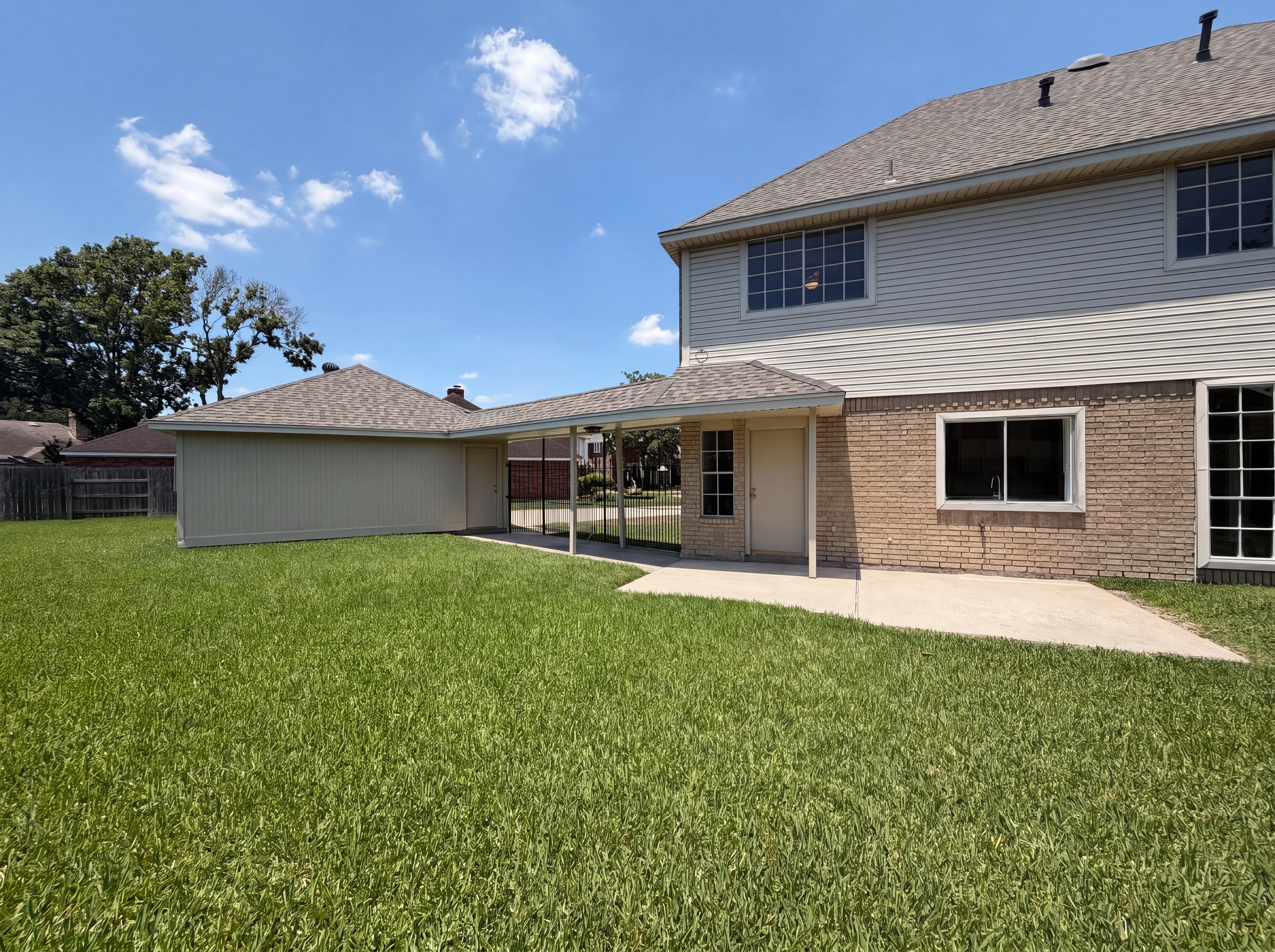 Photo 20 of 22 of 2124 Wimbleton Ct, Pearland, TX