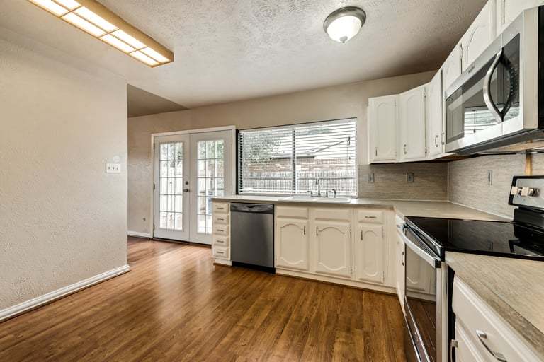 Photo 7 of 27 - 4100 Shagbark St, Fort Worth, TX 76137