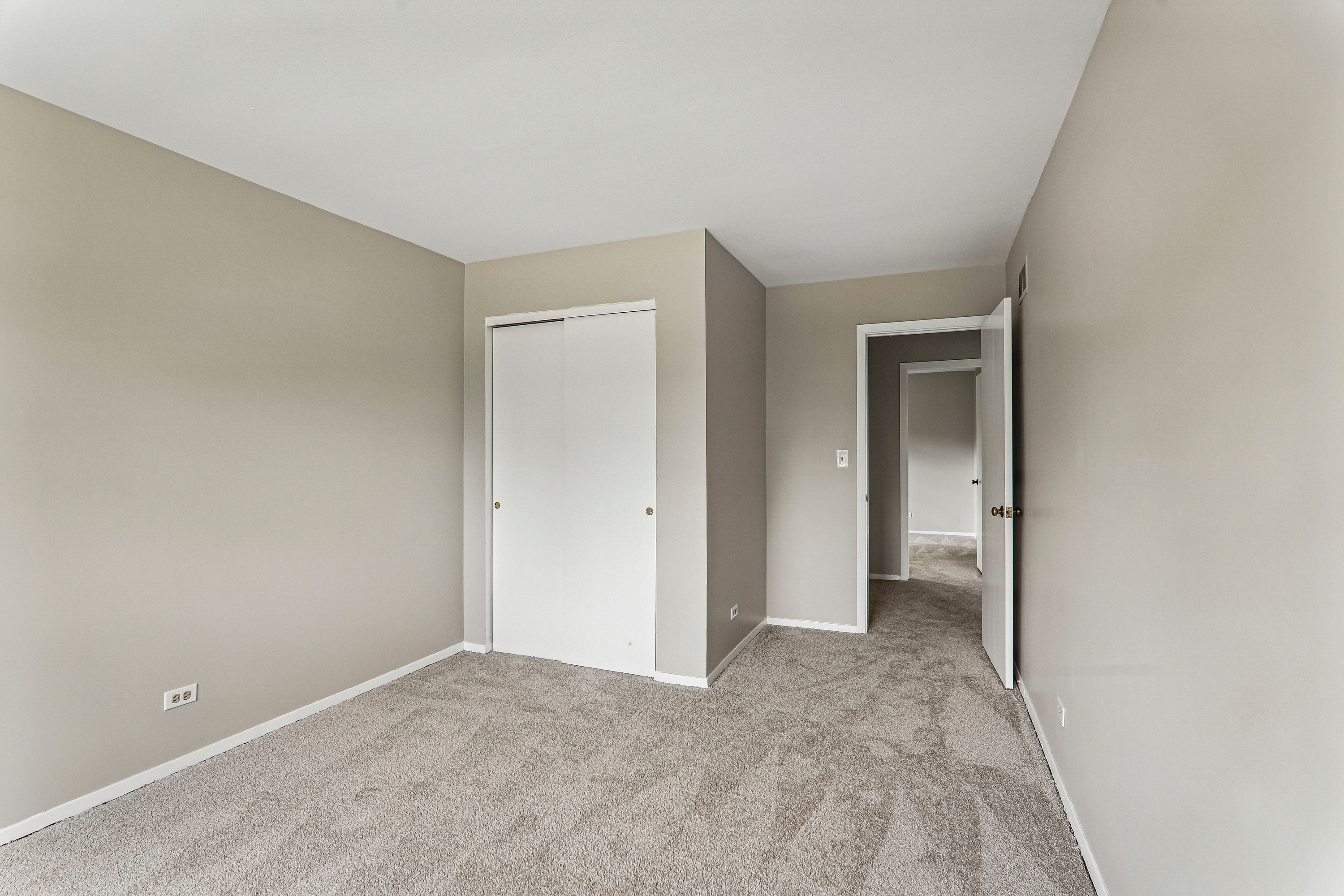 Photo 35 of 41 of 4399 Bluebird Ct, Gurnee, IL
