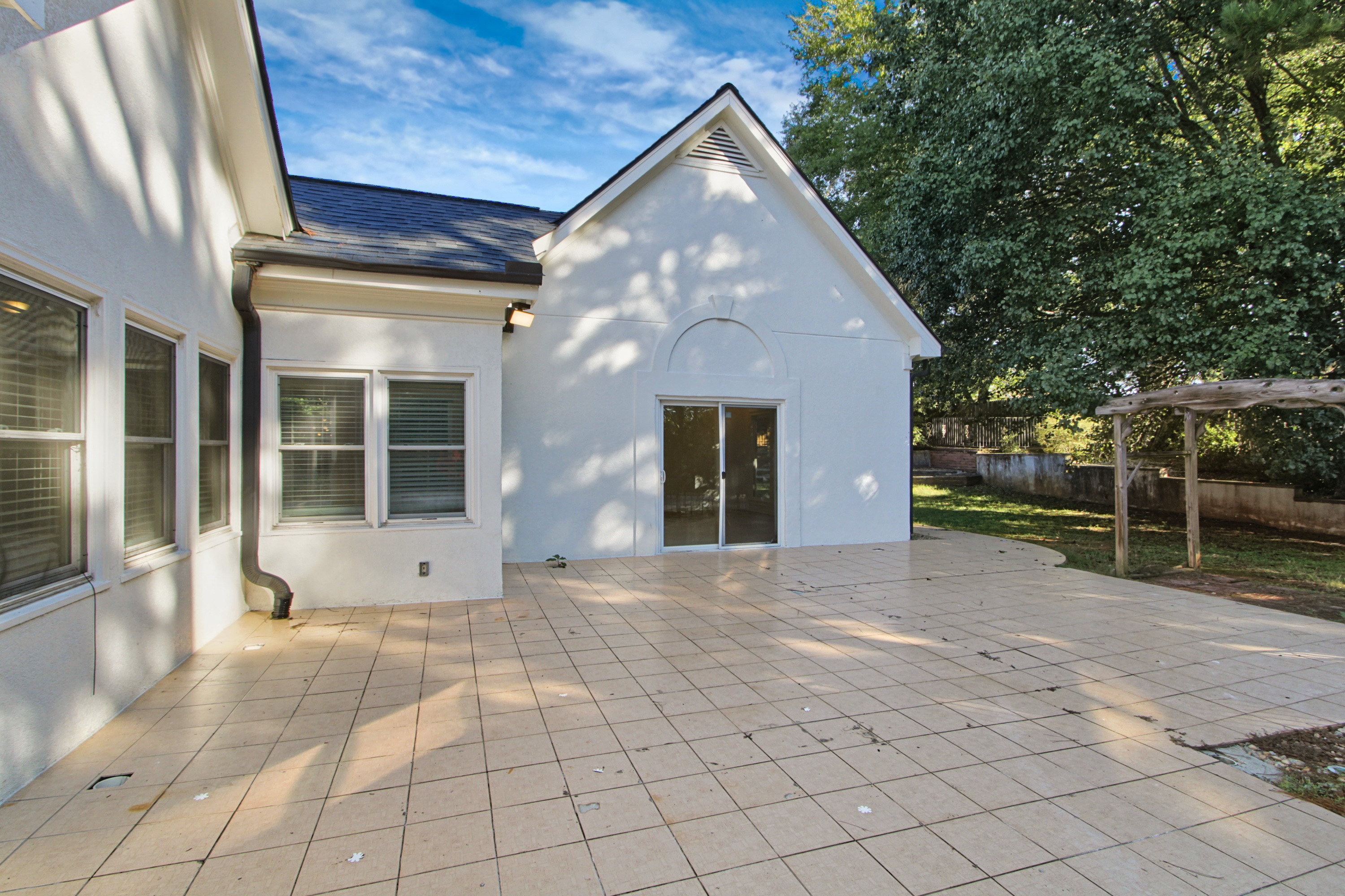 Photo 48 of 54 of 945 Brandon Ridge Dr, Roswell, GA