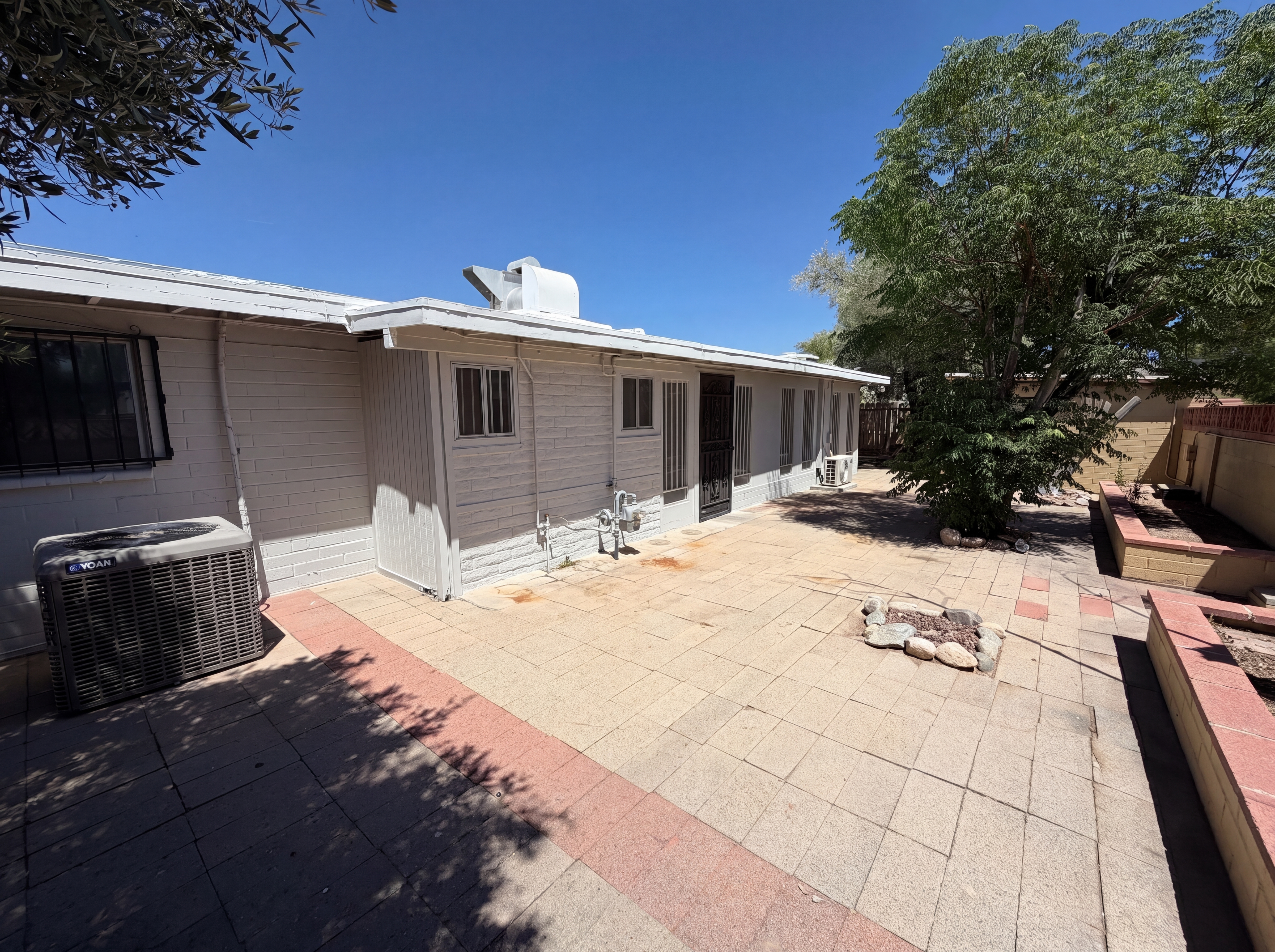 Photo 5 of 24 of 1133 W Edgewater Dr, Tucson, AZ