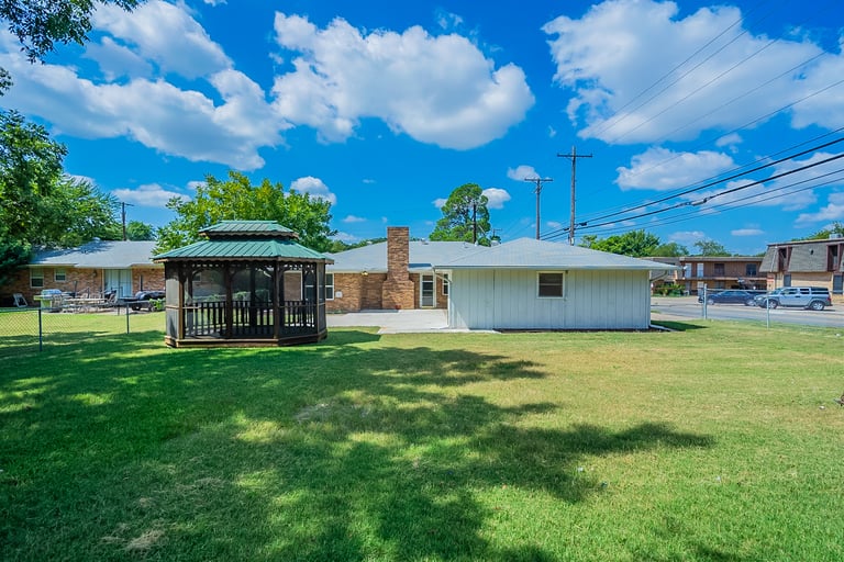 Photo 5 of 31 - 1903 Leslie St, Denton, TX 76205