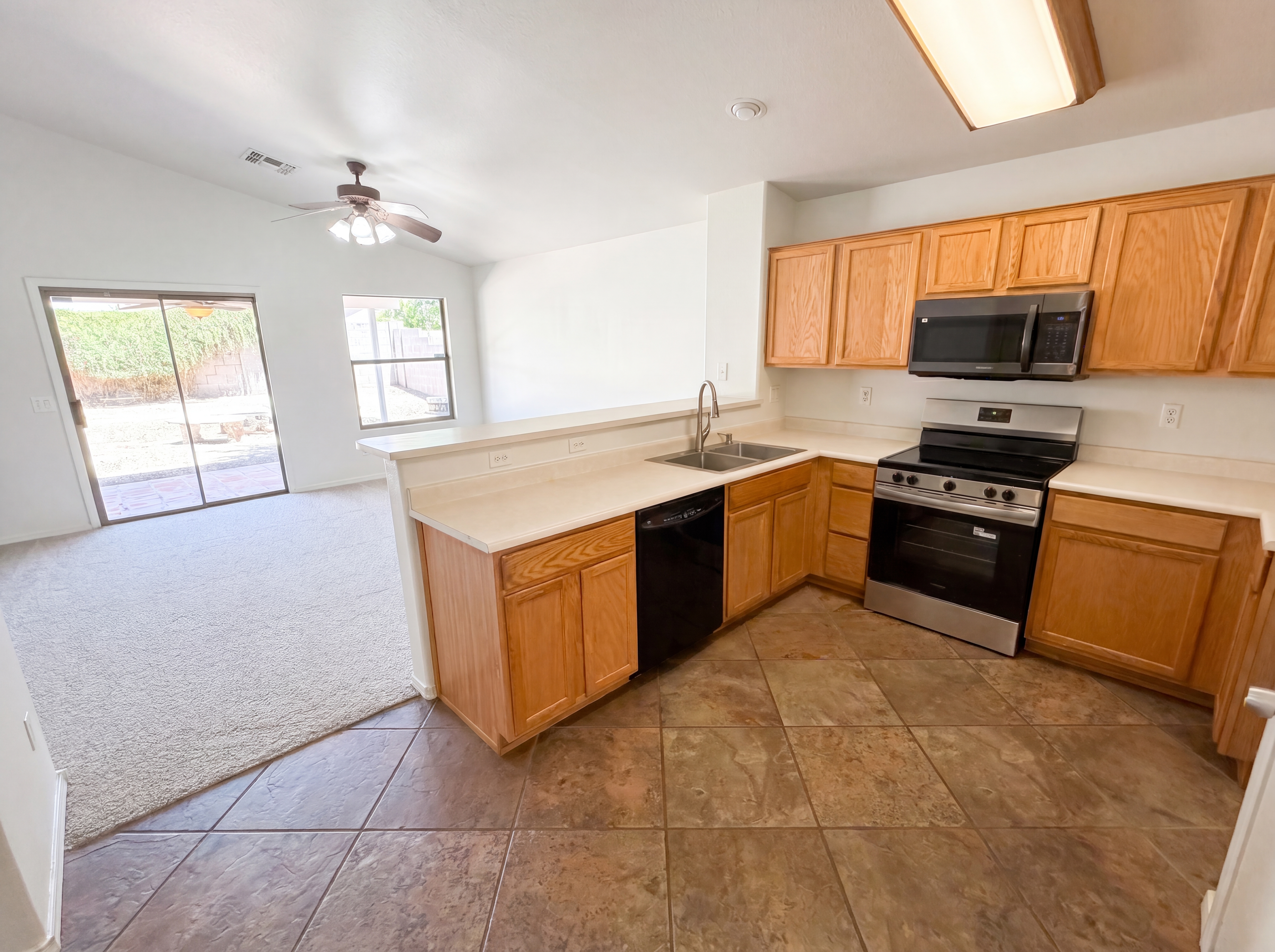 Photo 2 of 28 of 8271 N 112th Ave, Peoria, AZ