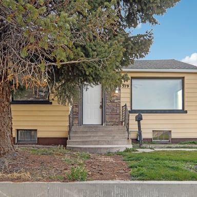 Property photo 1 of 579 S 400 W