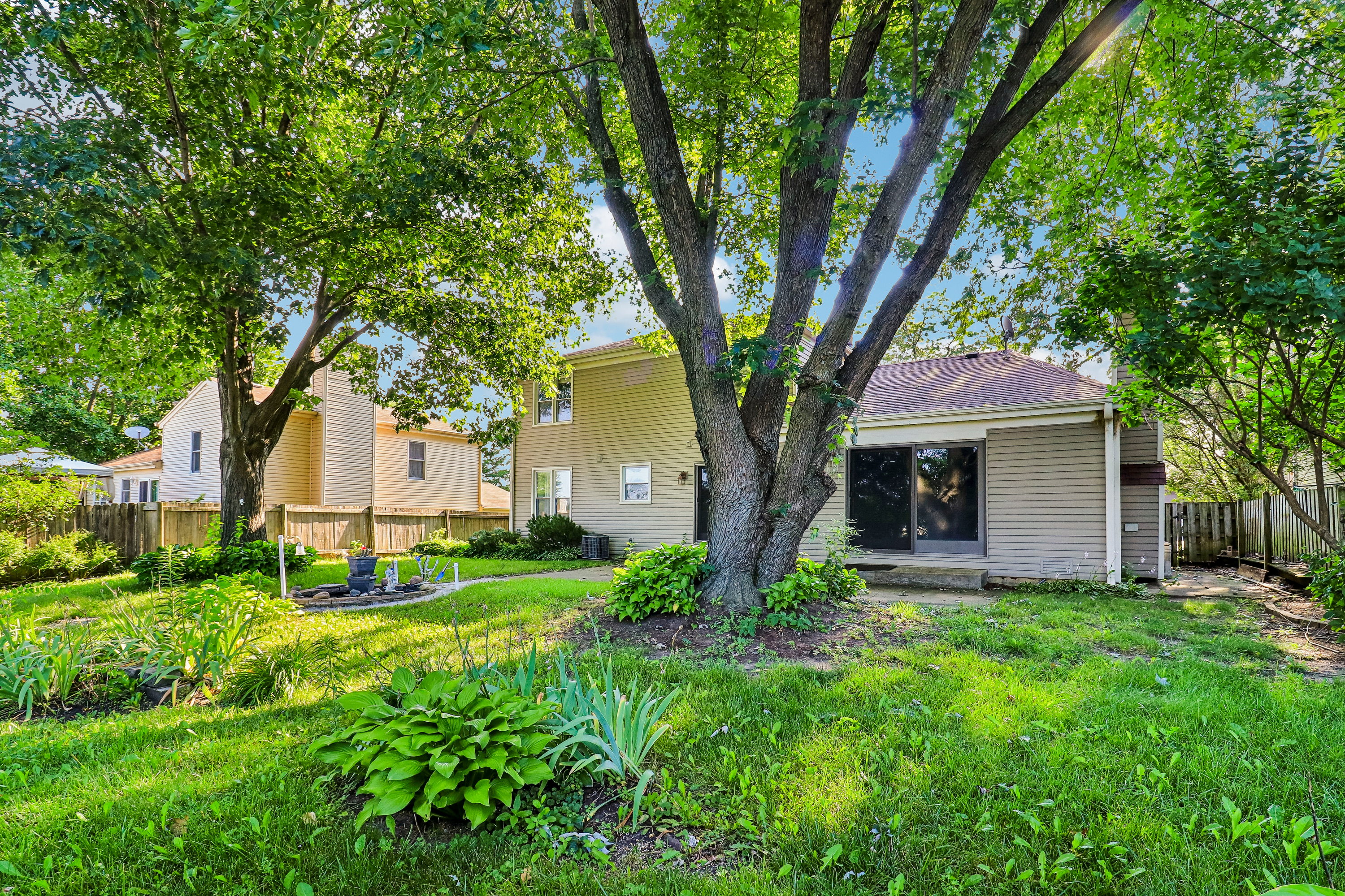 Photo 32 of 39 of 702 Buffalo Cir, Carol Stream, IL