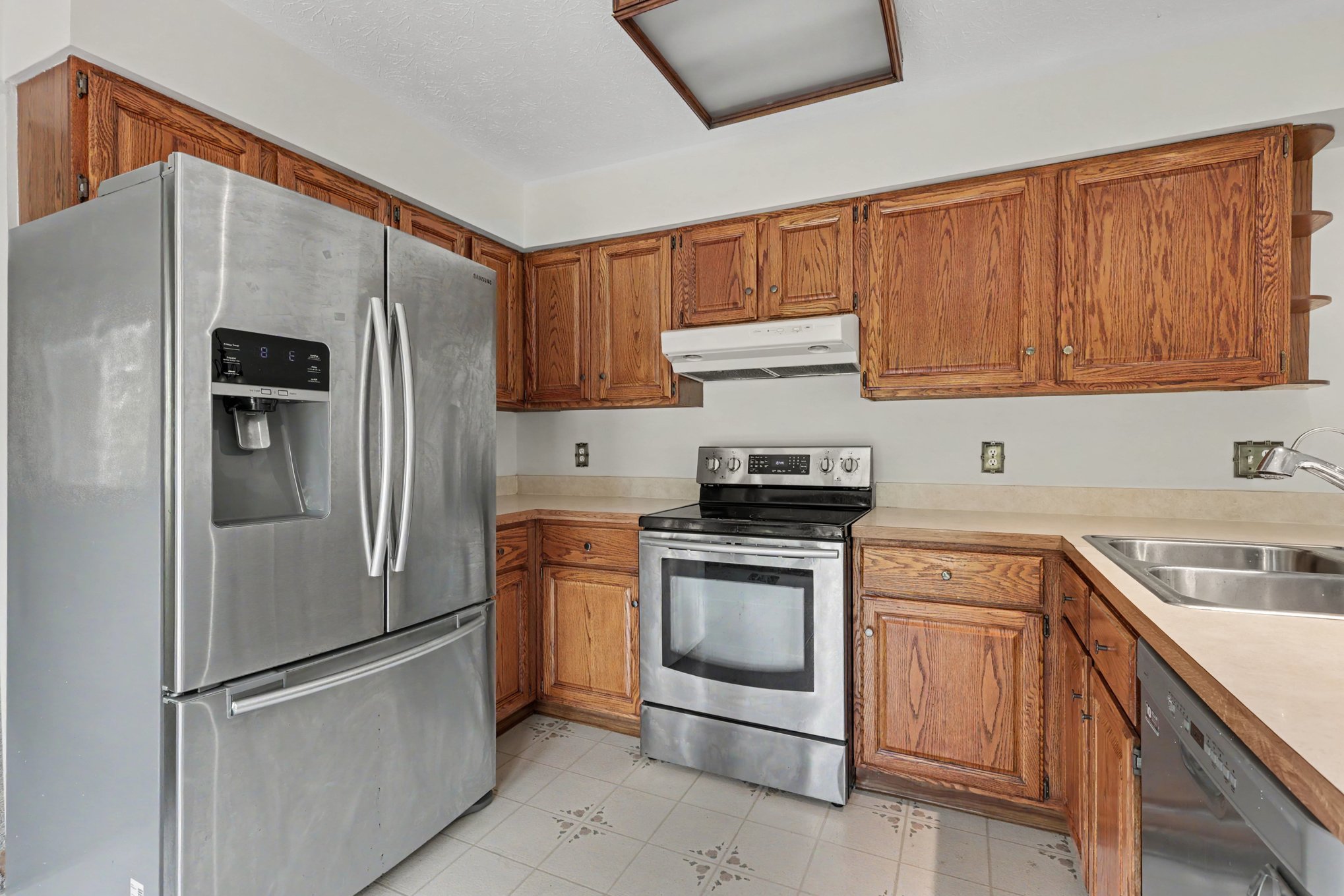 Photo 2 of 18 of 9875 Mentor Rd, Chardon, OH