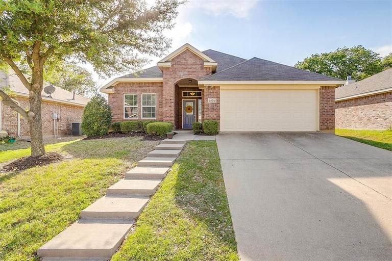 1002 Hidden Oaks Dr, Burleson, TX 76028 | Opendoor