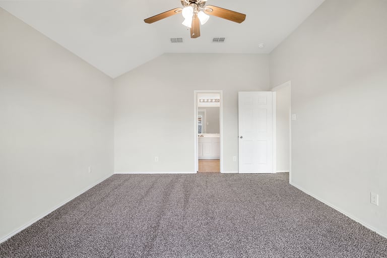 Photo 15 of 25 - 4844 Ambrosia Dr, Fort Worth, TX 76244