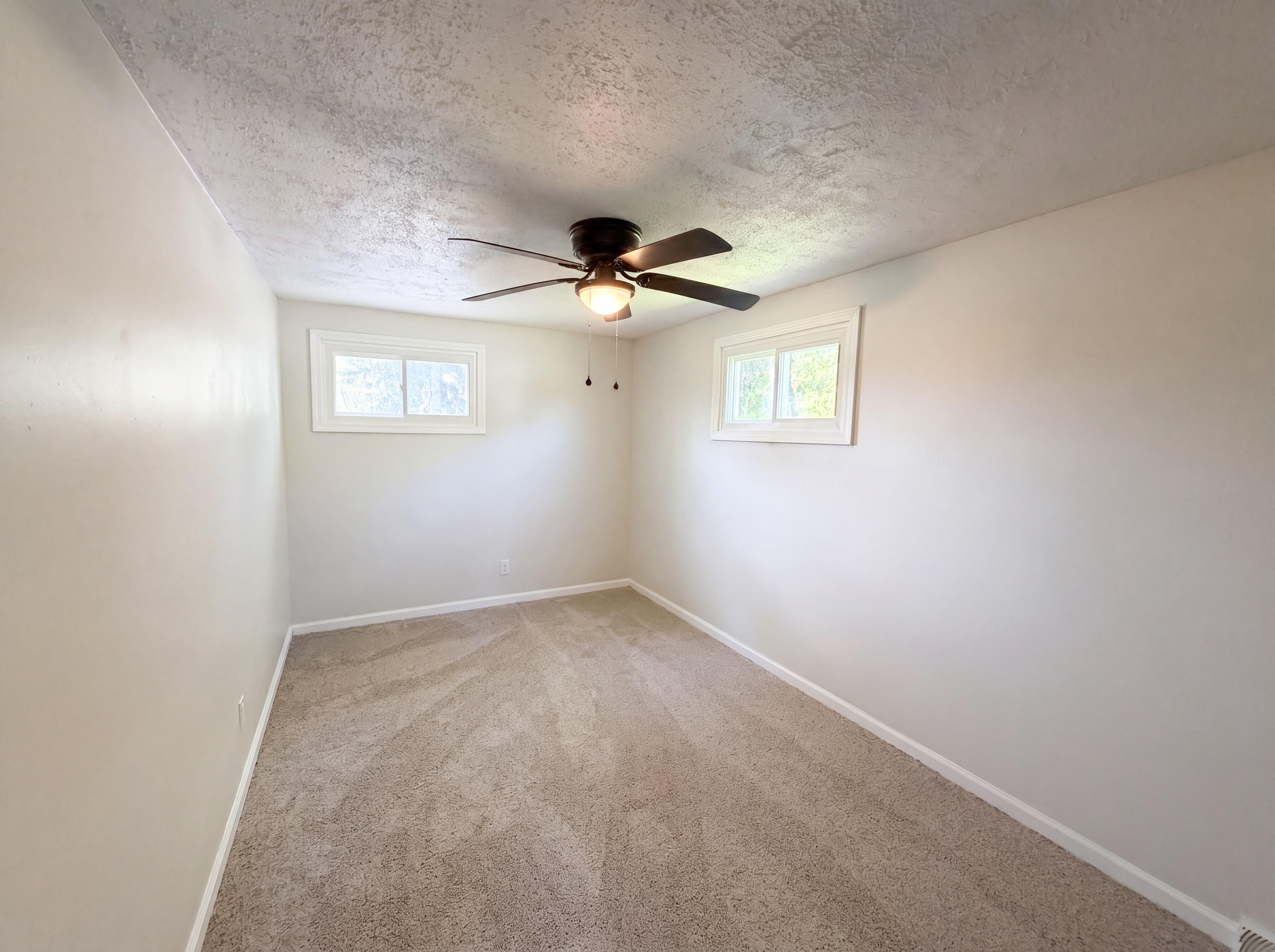 Photo 4 of 21 of 10338 Electric Blvd, Northfield, OH