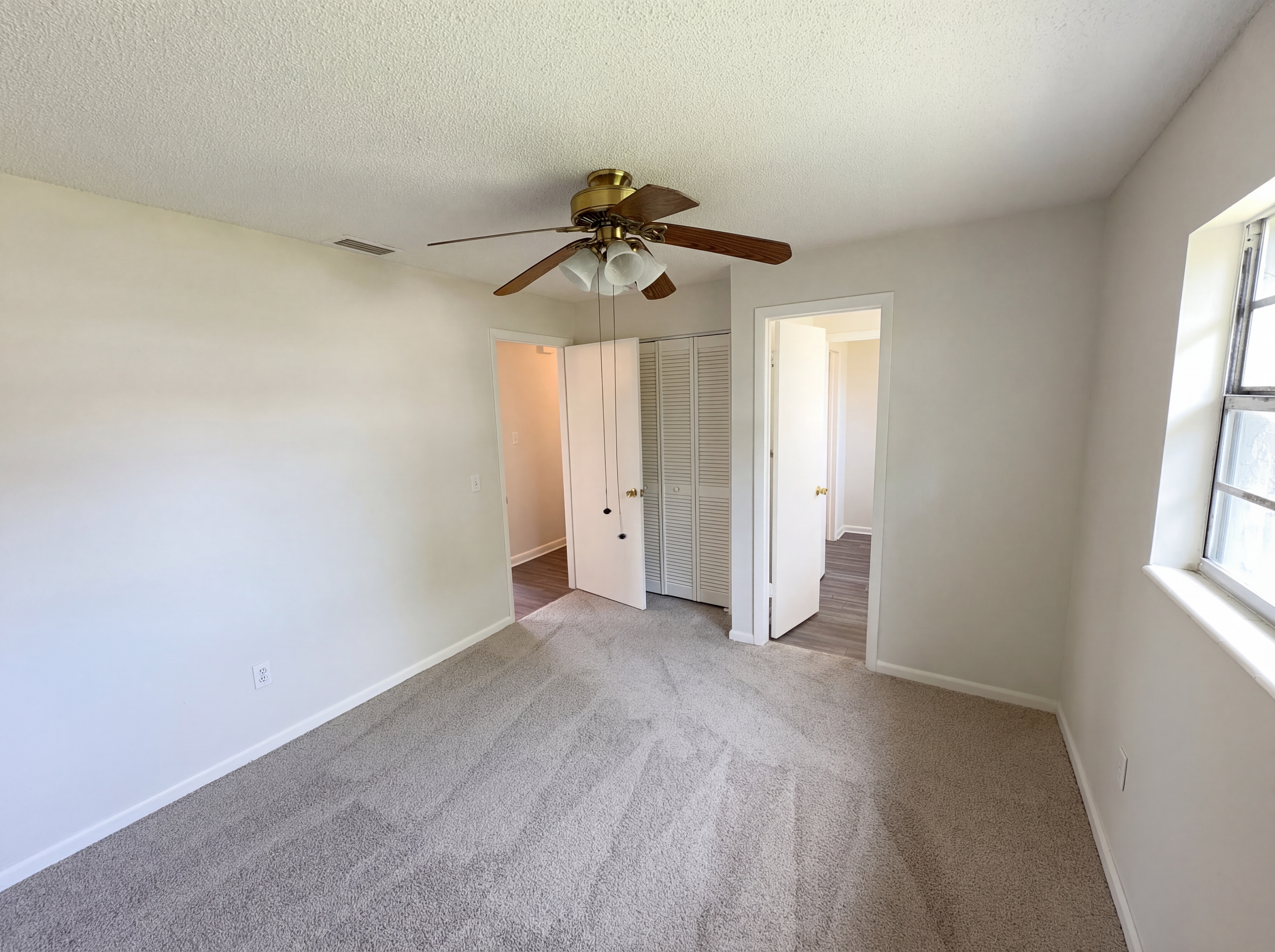 Photo 16 of 24 of 905 Cedar Dr, Melbourne, FL
