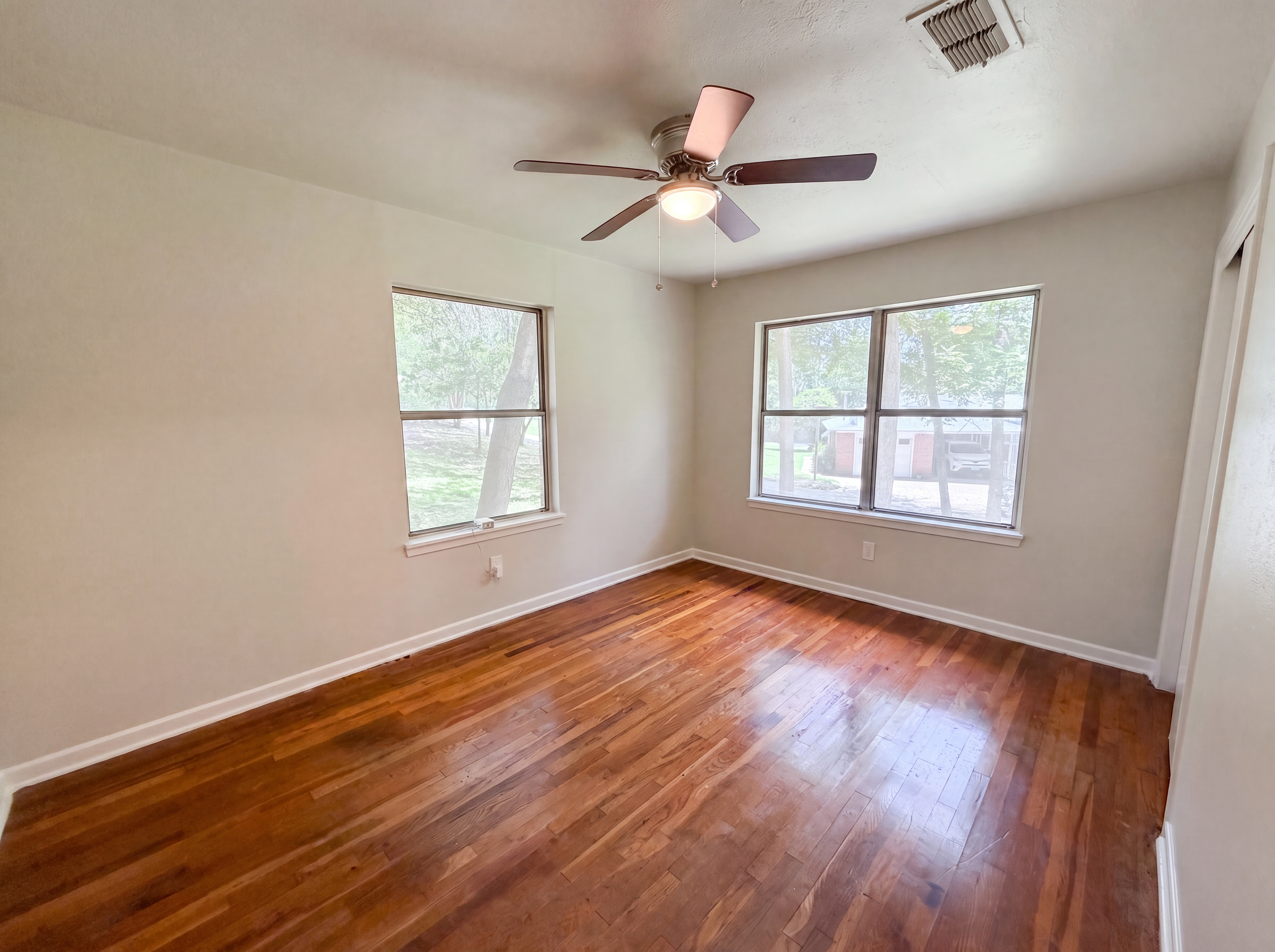 Photo 4 of 17 of 202 Vanshire Rd W, Lakeside, TX