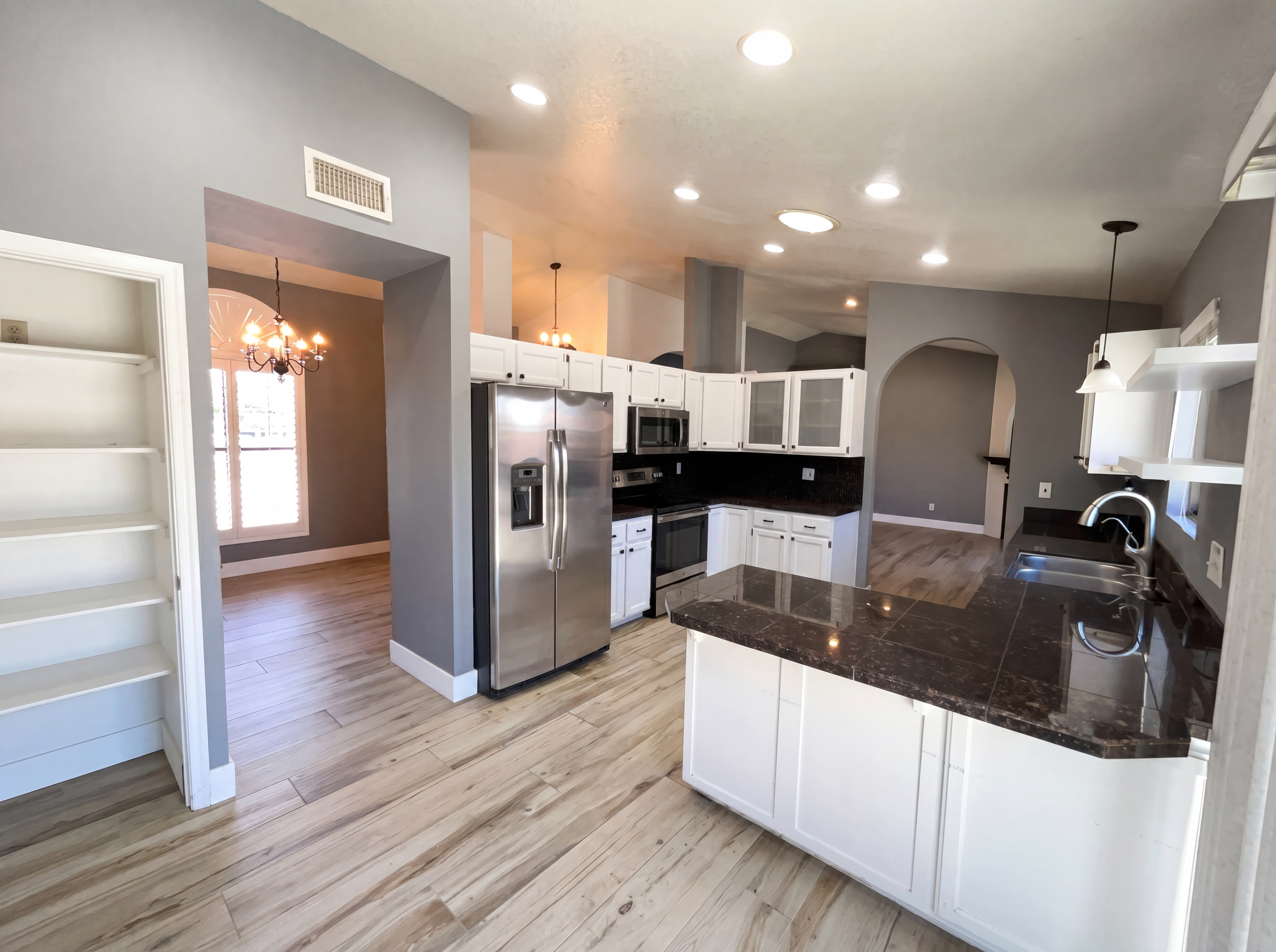 Photo 2 of 36 of 2823 E Norwood St, Mesa, AZ