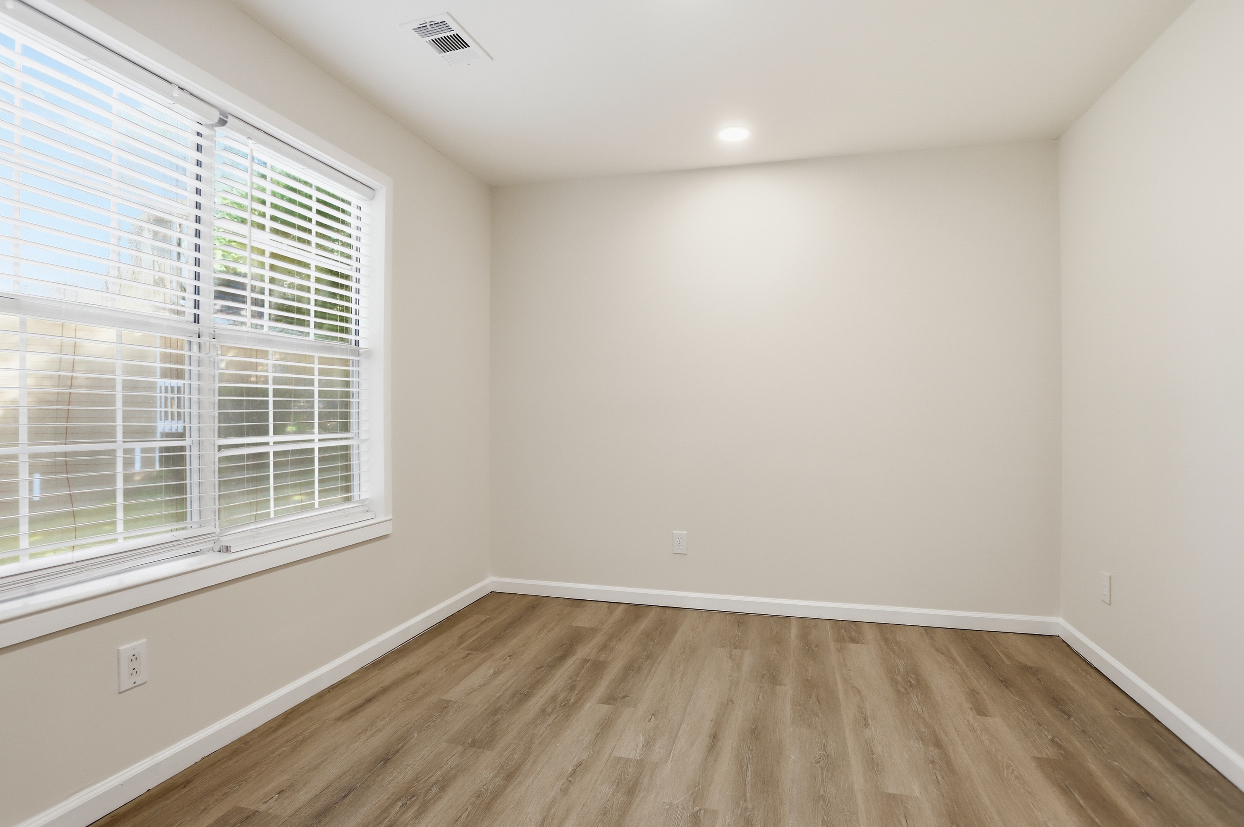 Photo 13 of 34 of 3566 Dyer Parke Ln SW, Marietta, GA