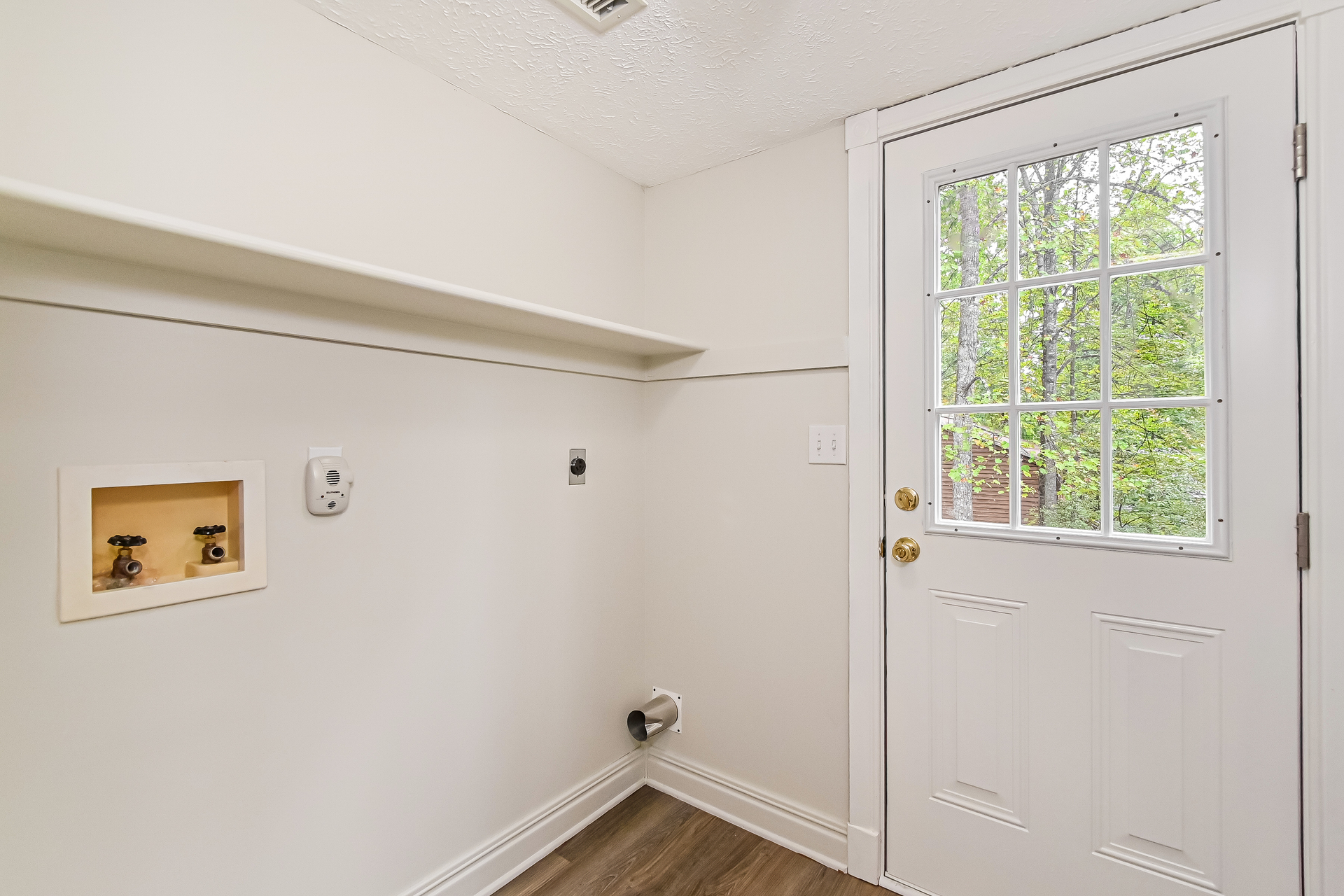 Photo 10 of 21 of 338 Jefferson Dr, Palmyra, VA