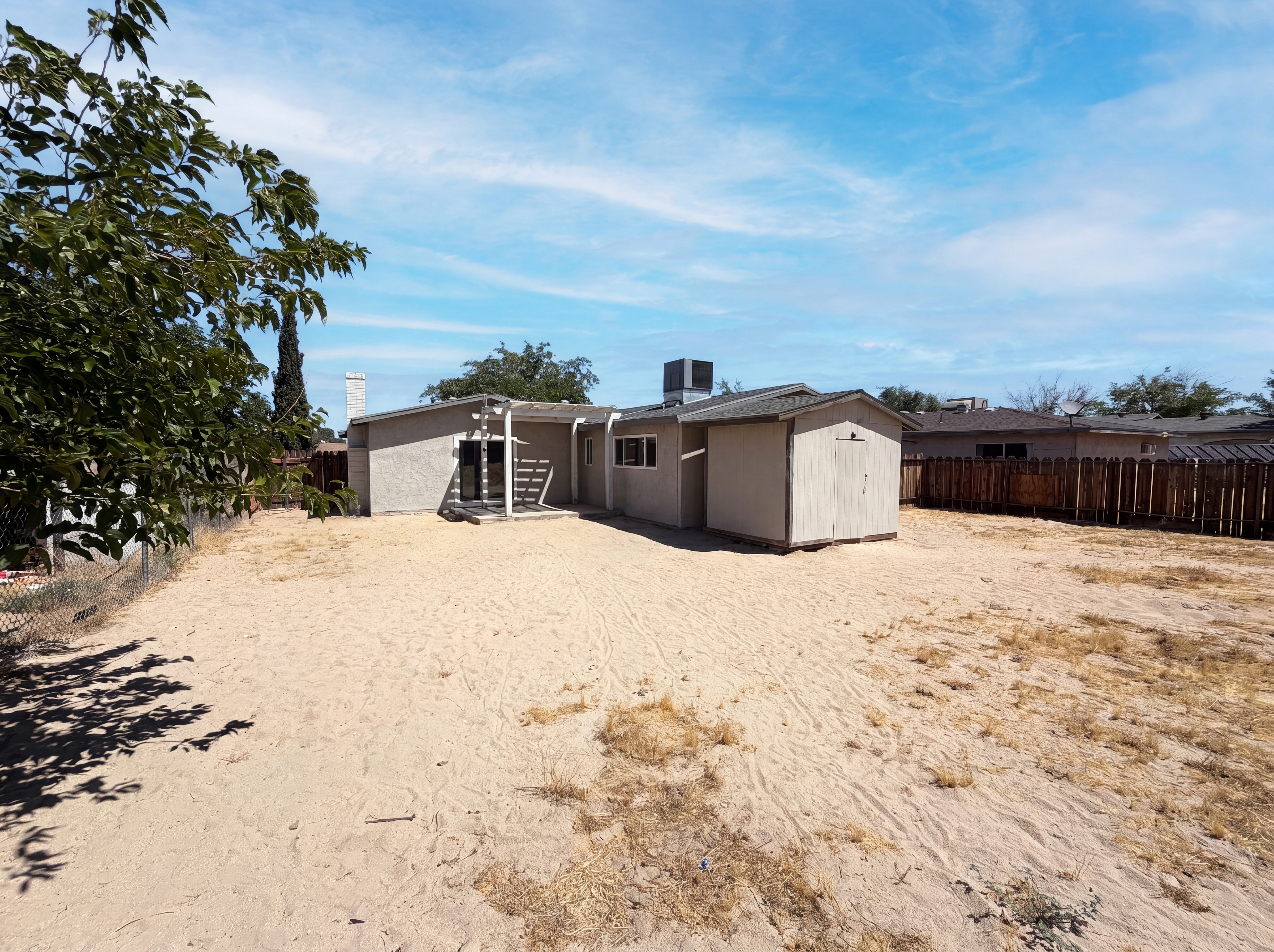 Photo 5 of 24 of 15929 La Verida Dr, Victorville, CA