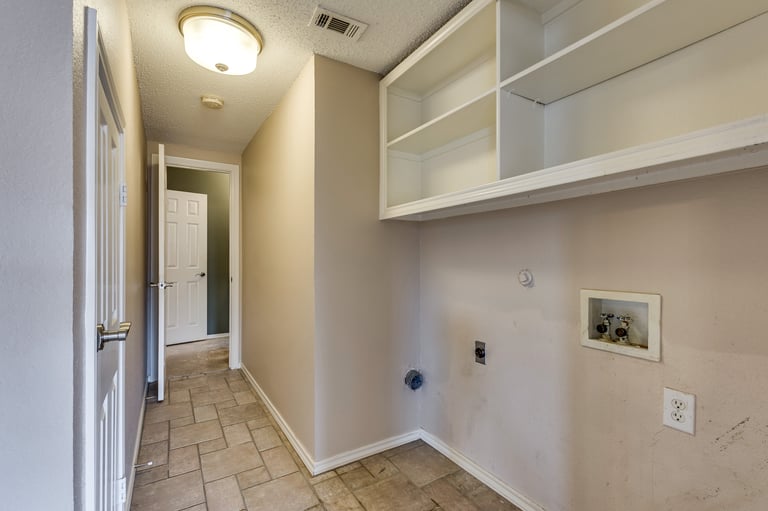 Photo 14 of 26 - 2251 Dallas Dr, Carrollton, TX 75006
