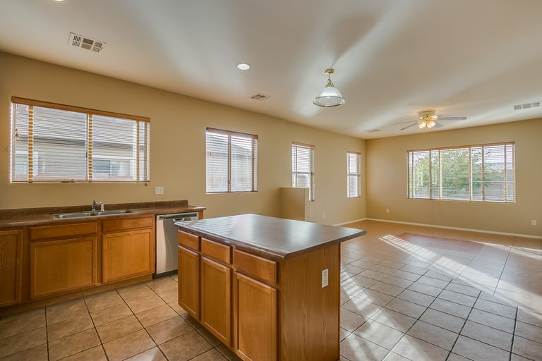 Photo 8 of 35 - 2358 S Rennick Dr, Apache Junction, AZ 85120