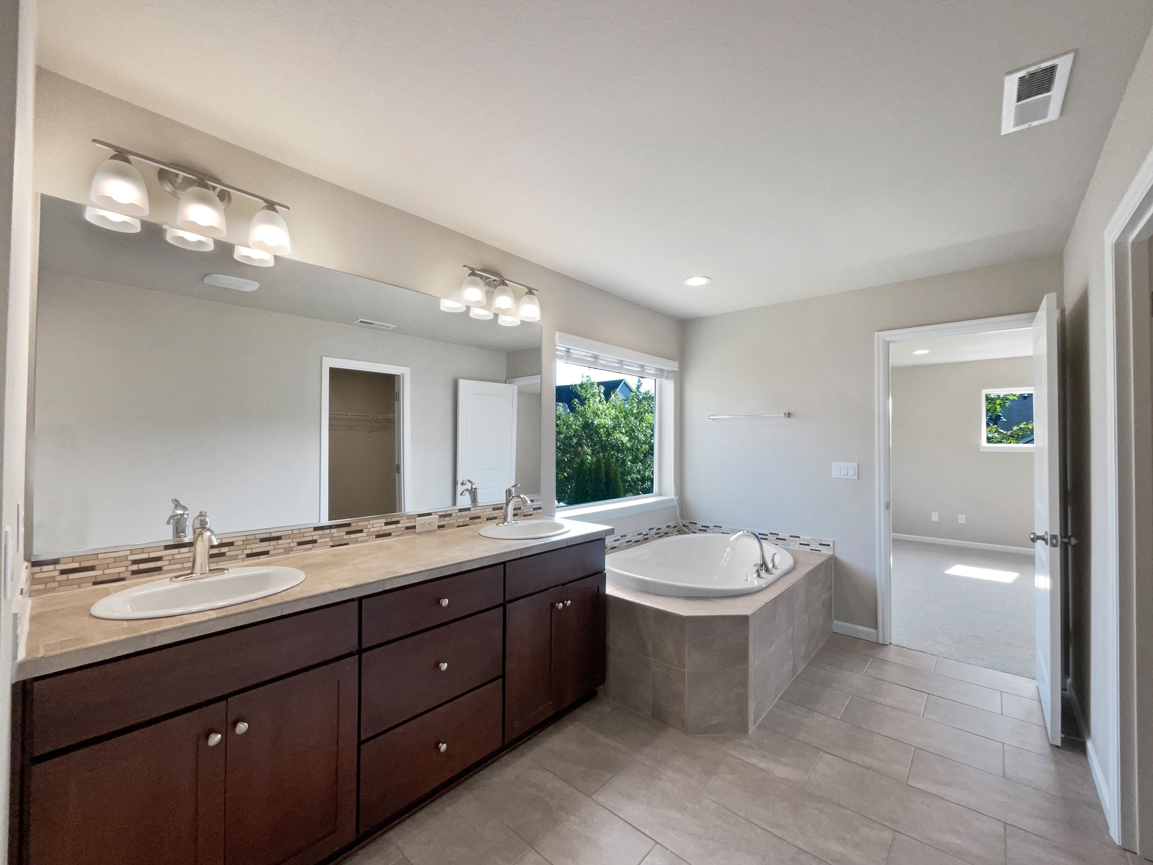 Photo 7 of 27 of 7074 NW 168th Ave, Portland, OR