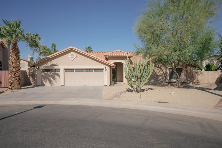 Photo 1 of 32 - 1031 S Scallop Dr, Gilbert, AZ 85233