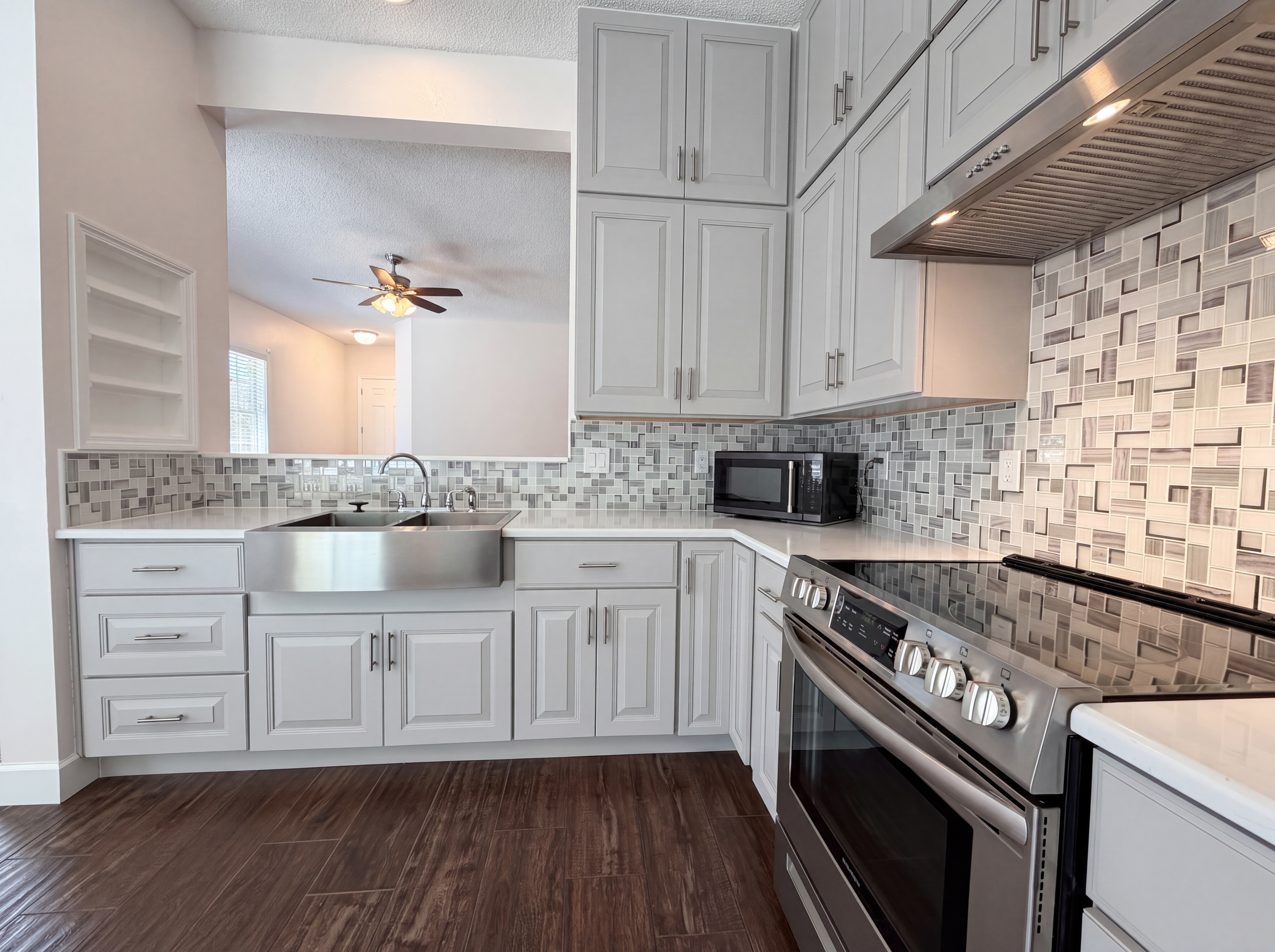 Photo 9 of 23 of 11215 Martin Lakes Dr N, Jacksonville, FL
