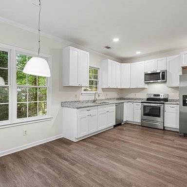 Property photo 2 of 5818 Cobb Mdw