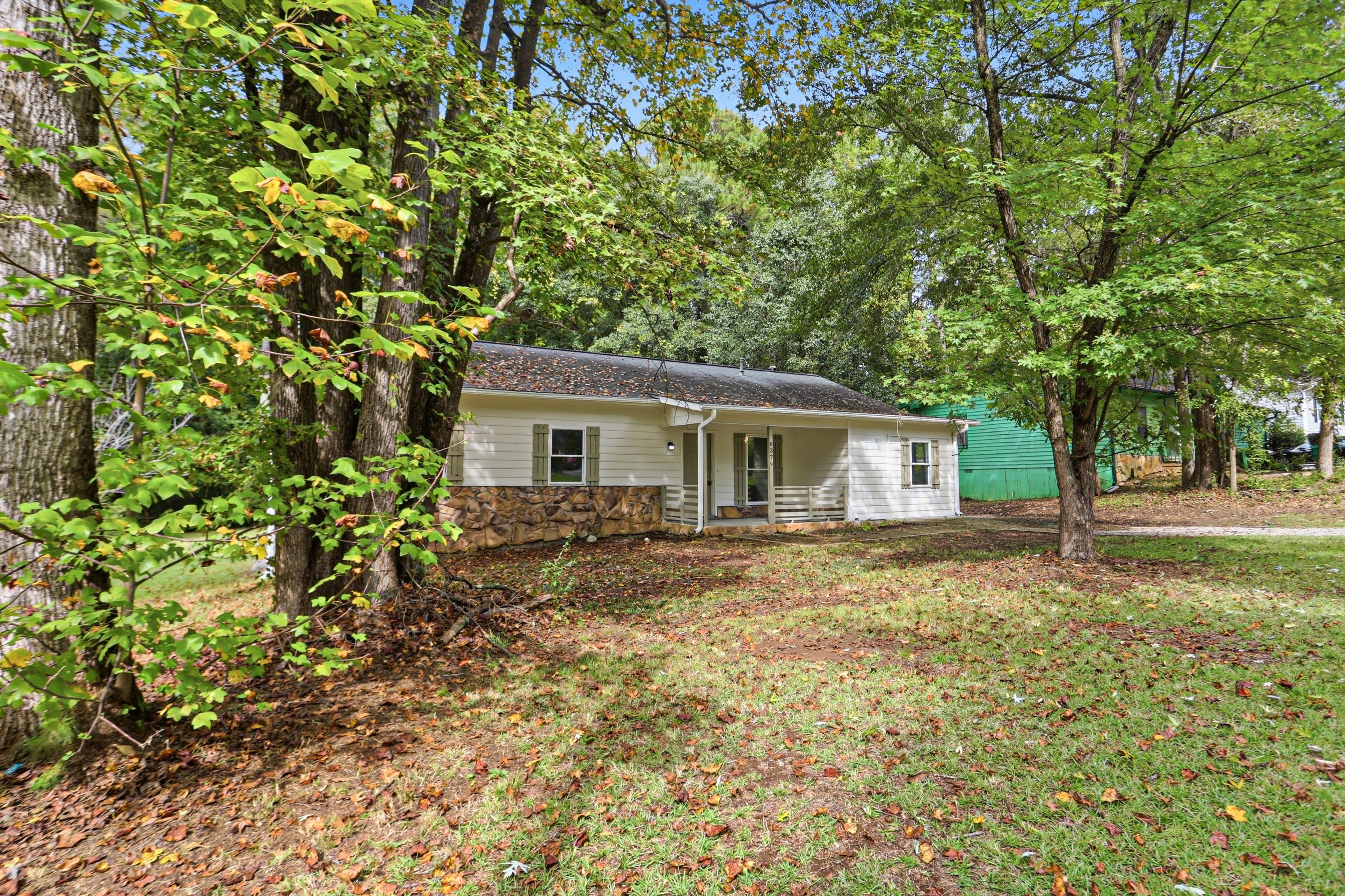 Photo 24 of 31 of 6379 Leverett Dr, Lithonia, GA
