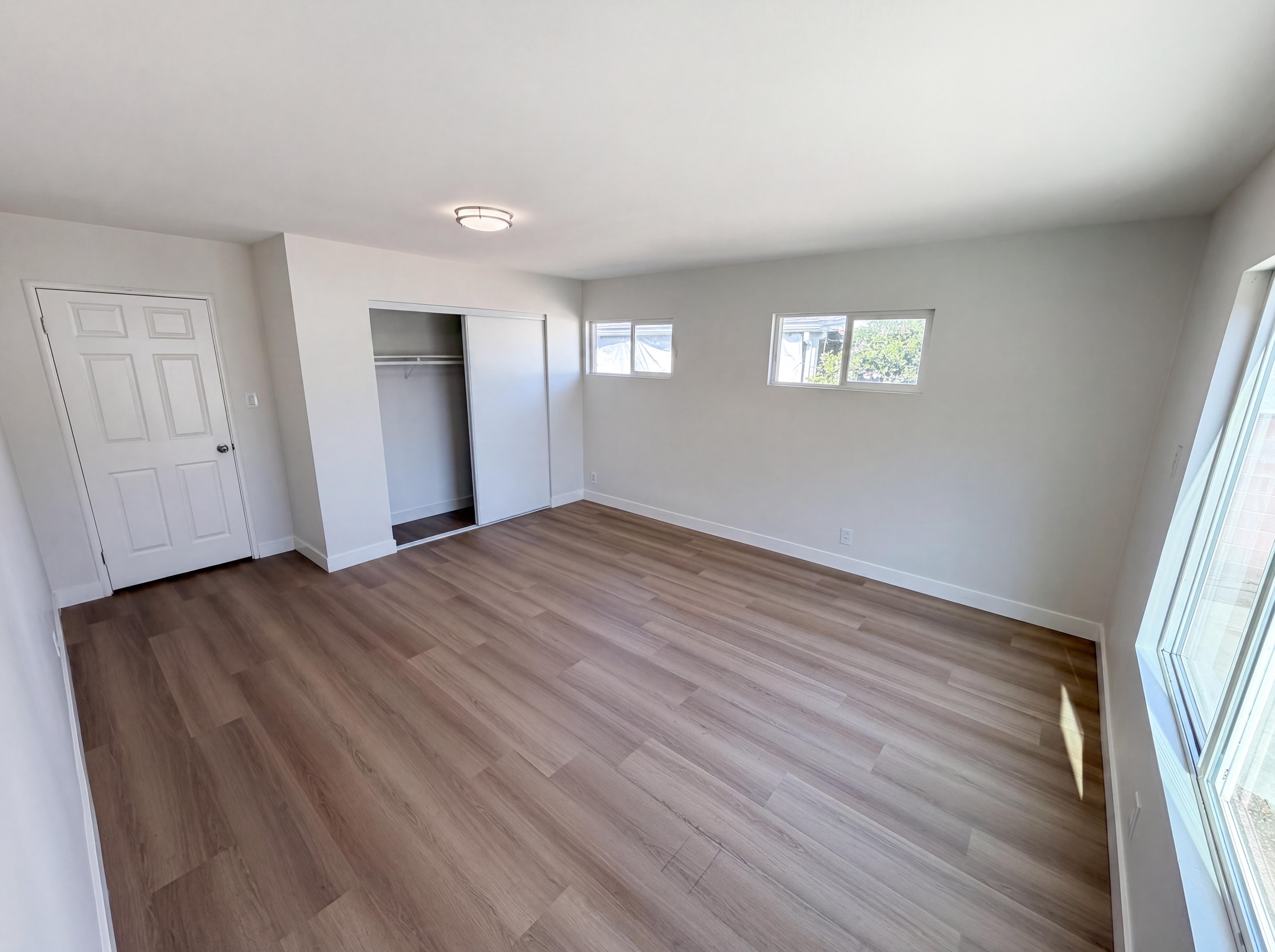 Photo 4 of 27 of 818 W 130th St, Compton, CA