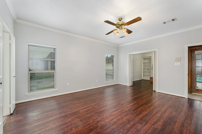 Photo 12 of 17 - 16711 Wimbledon Forest Dr, Spring, TX 77379