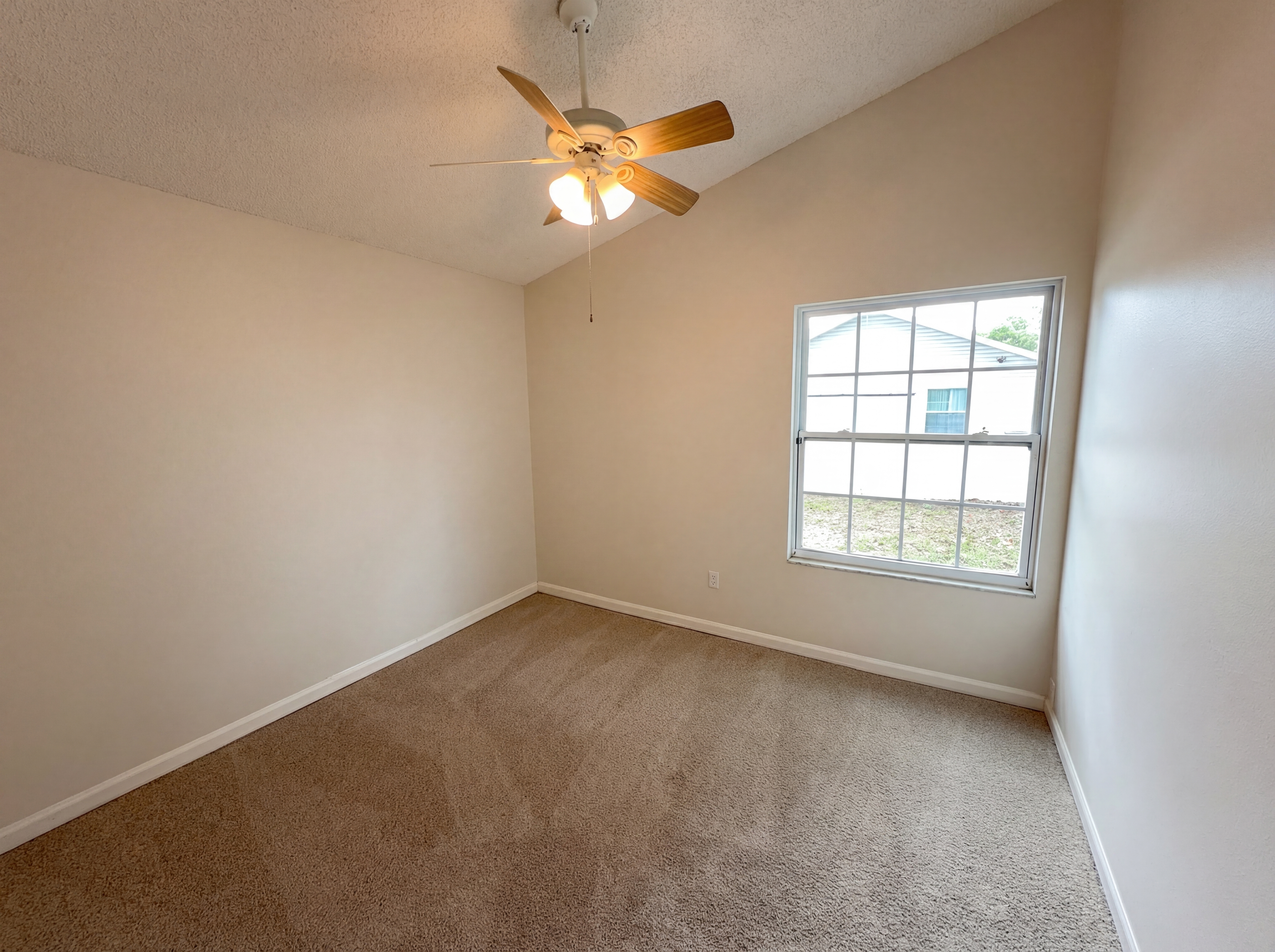 Photo 8 of 18 of 2000 Plainfield Dr, Orlando, FL