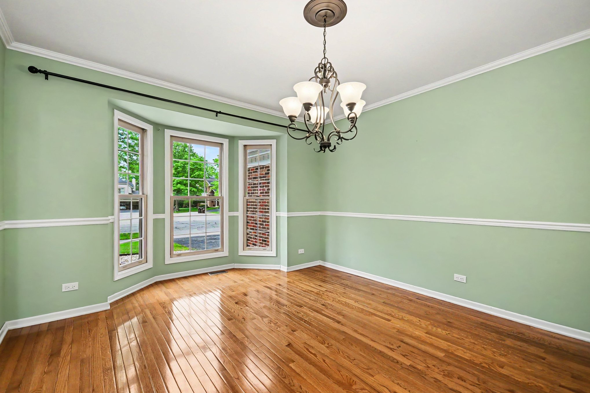 Photo 9 of 28 of 865 Warwick Ln, Lake Zurich, IL