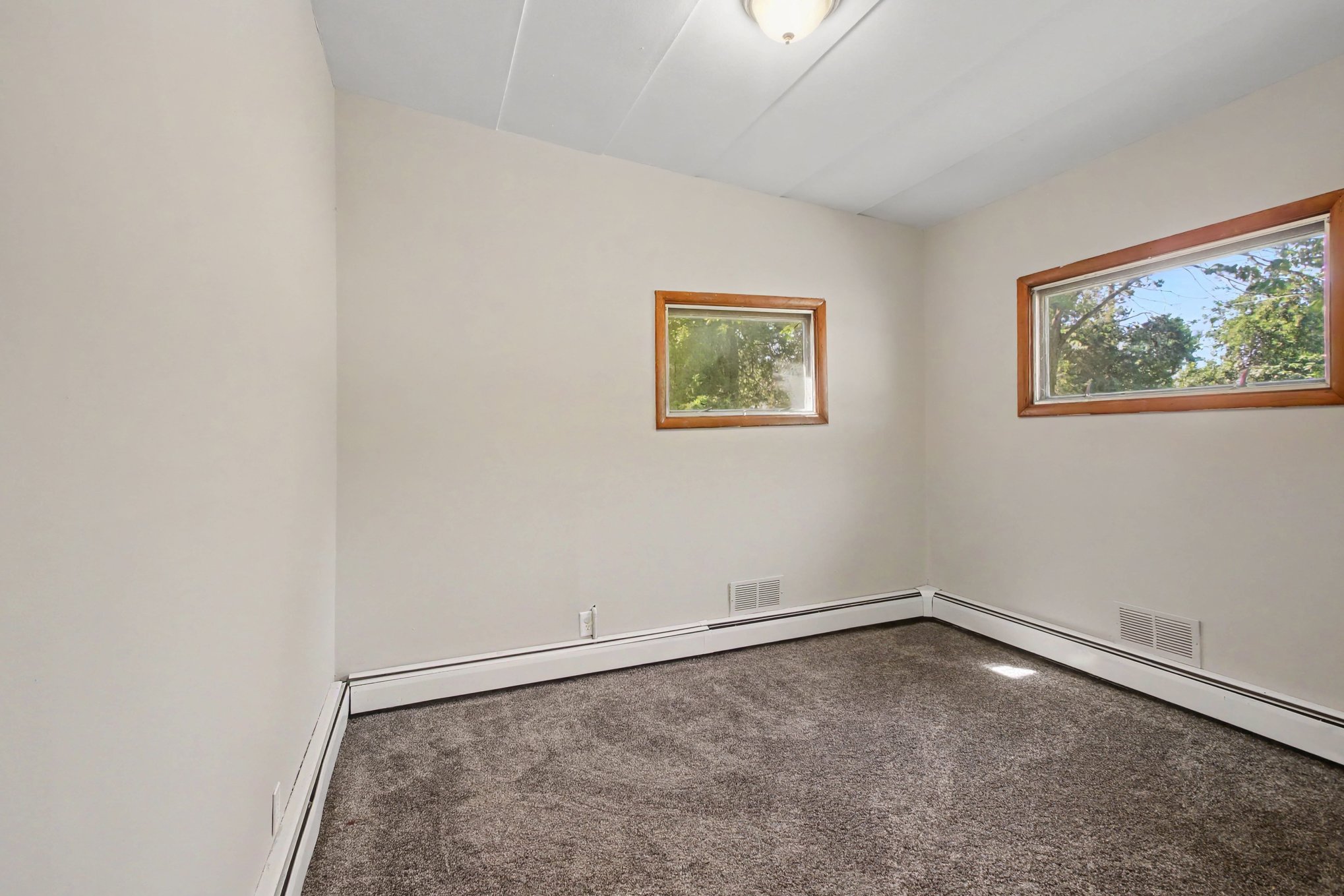 Photo 4 of 23 of 7800 W Sharpe Rd, Fowlerville, MI