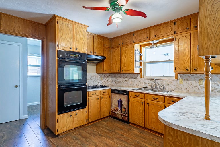 Photo 10 of 31 - 1903 Leslie St, Denton, TX 76205