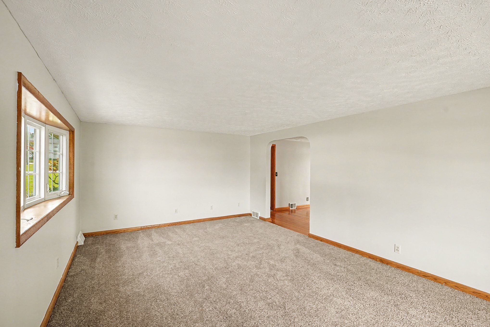 Photo 9 of 28 of 811 Leecrest St NW, Massillon, OH