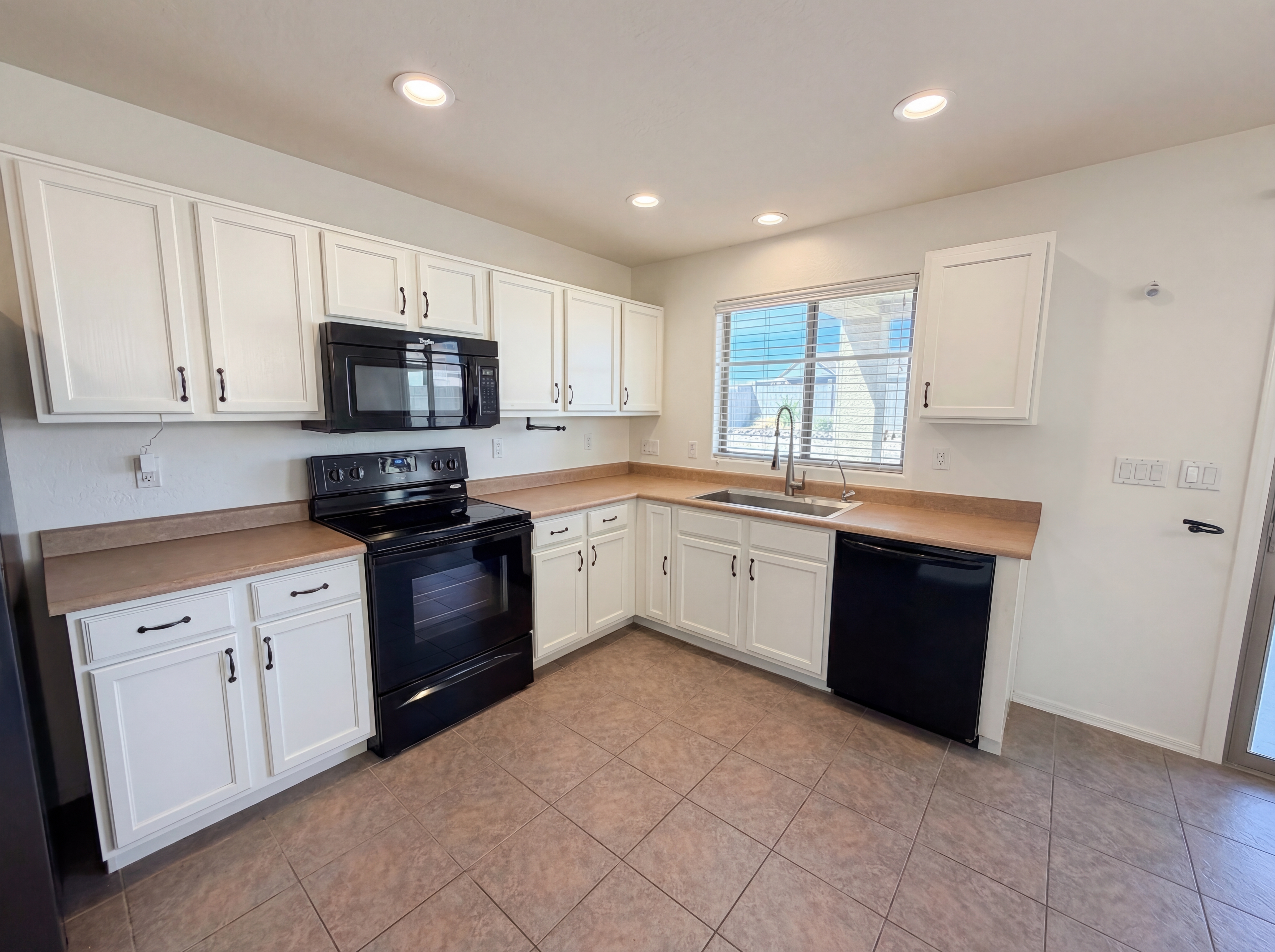 Photo 2 of 28 of 24466 W Pueblo Ave, Buckeye, AZ