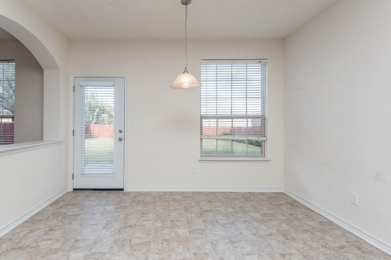 Photo 17 of 33 - 7715 Longbow Ln, Arlington, TX 76002