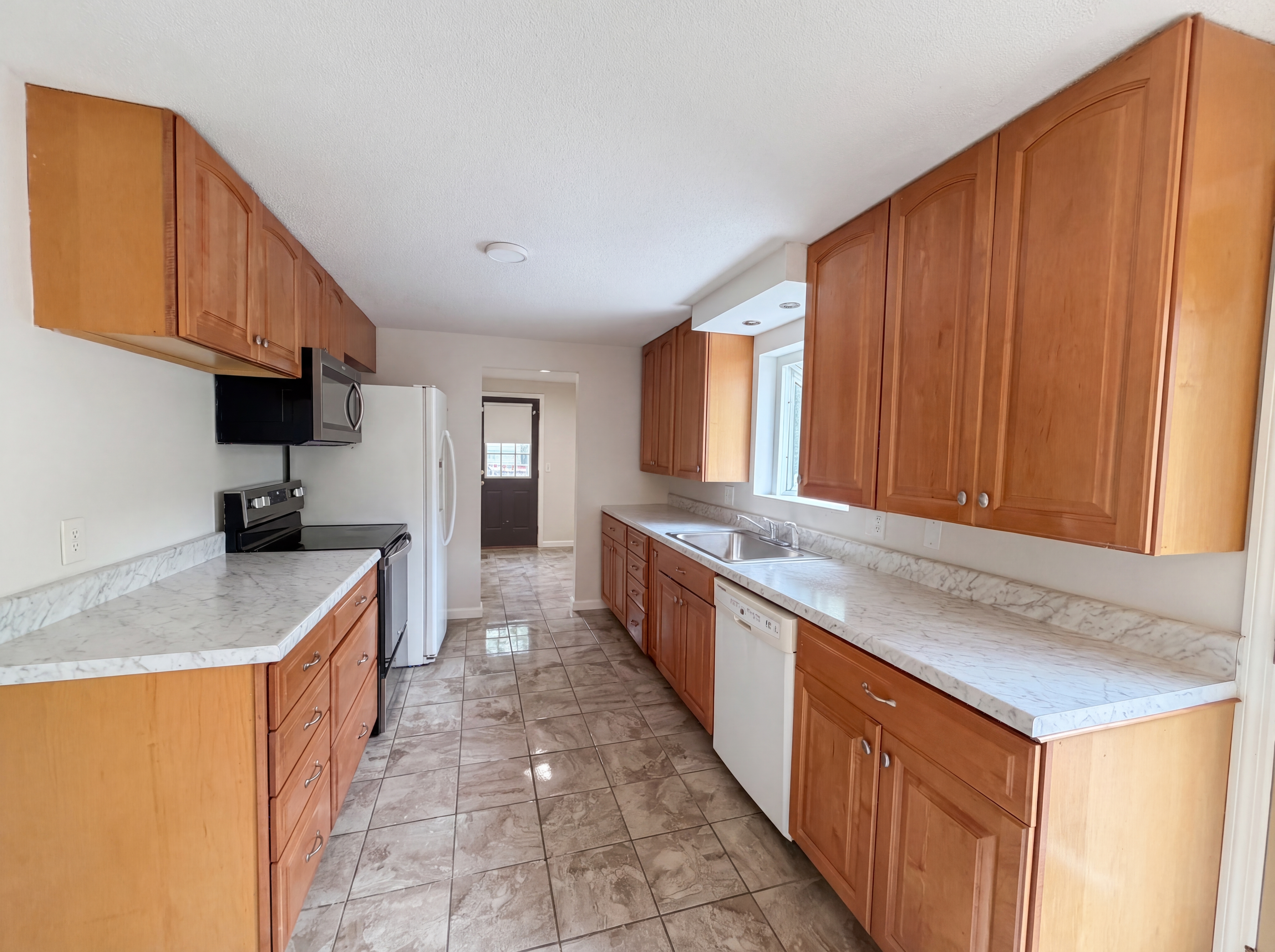 Photo 2 of 19 of 14326 Spring Dr, De Soto, MO