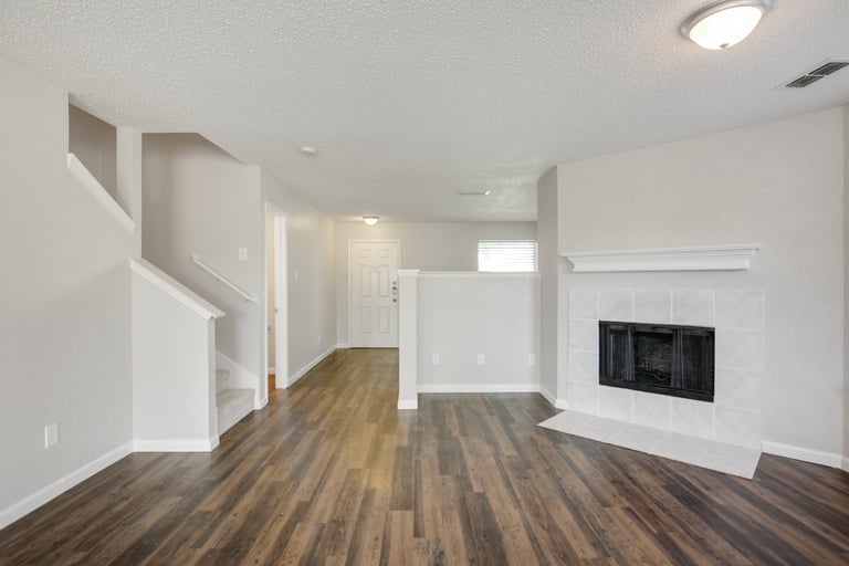 Photo 11 of 27 - 7924 Hidden Brook Dr, Fort Worth, TX 76120