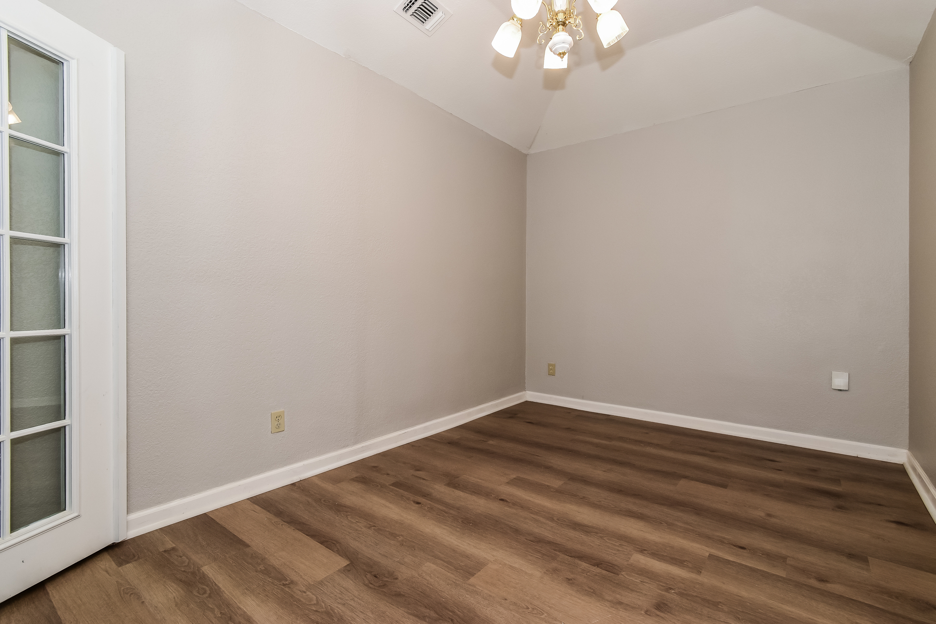 Photo 7 of 21 of 320 33rd St SW, Paris, TX