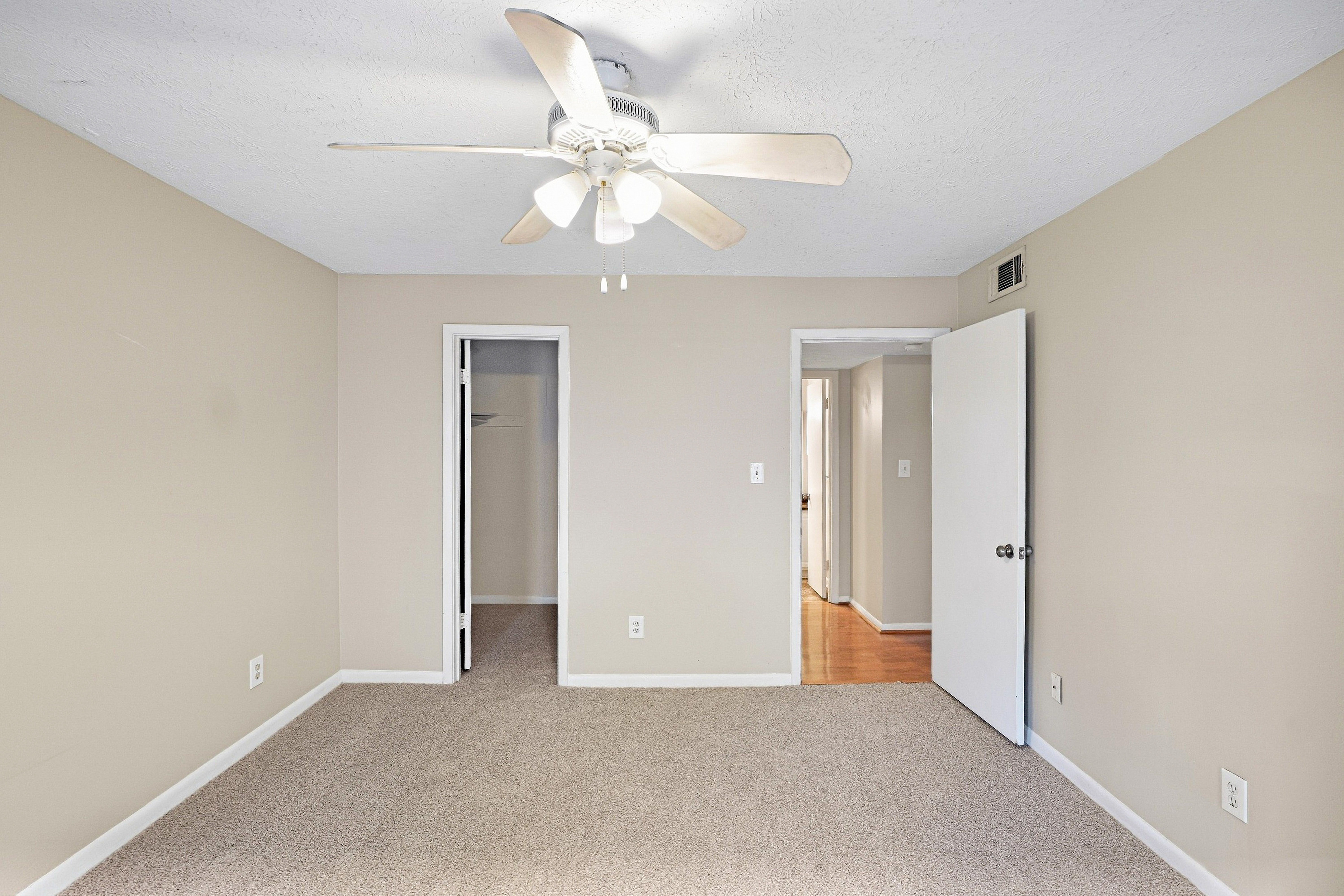 Photo 21 of 30 of 5145 Roswell Rd, Sandy Springs, GA