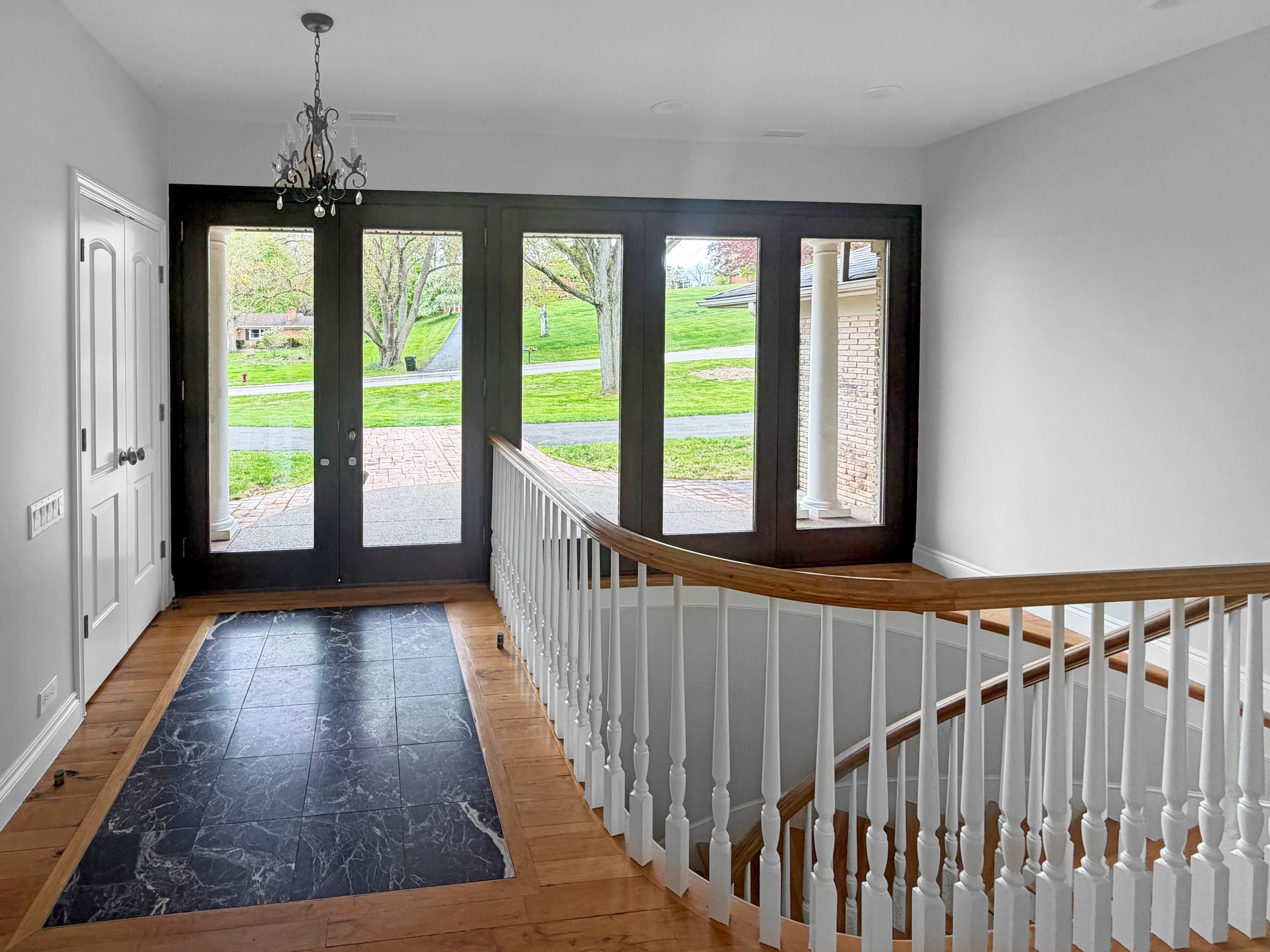 Photo 10 of 38 of 35854 Castlemeadow Dr, Farmington Hills, MI