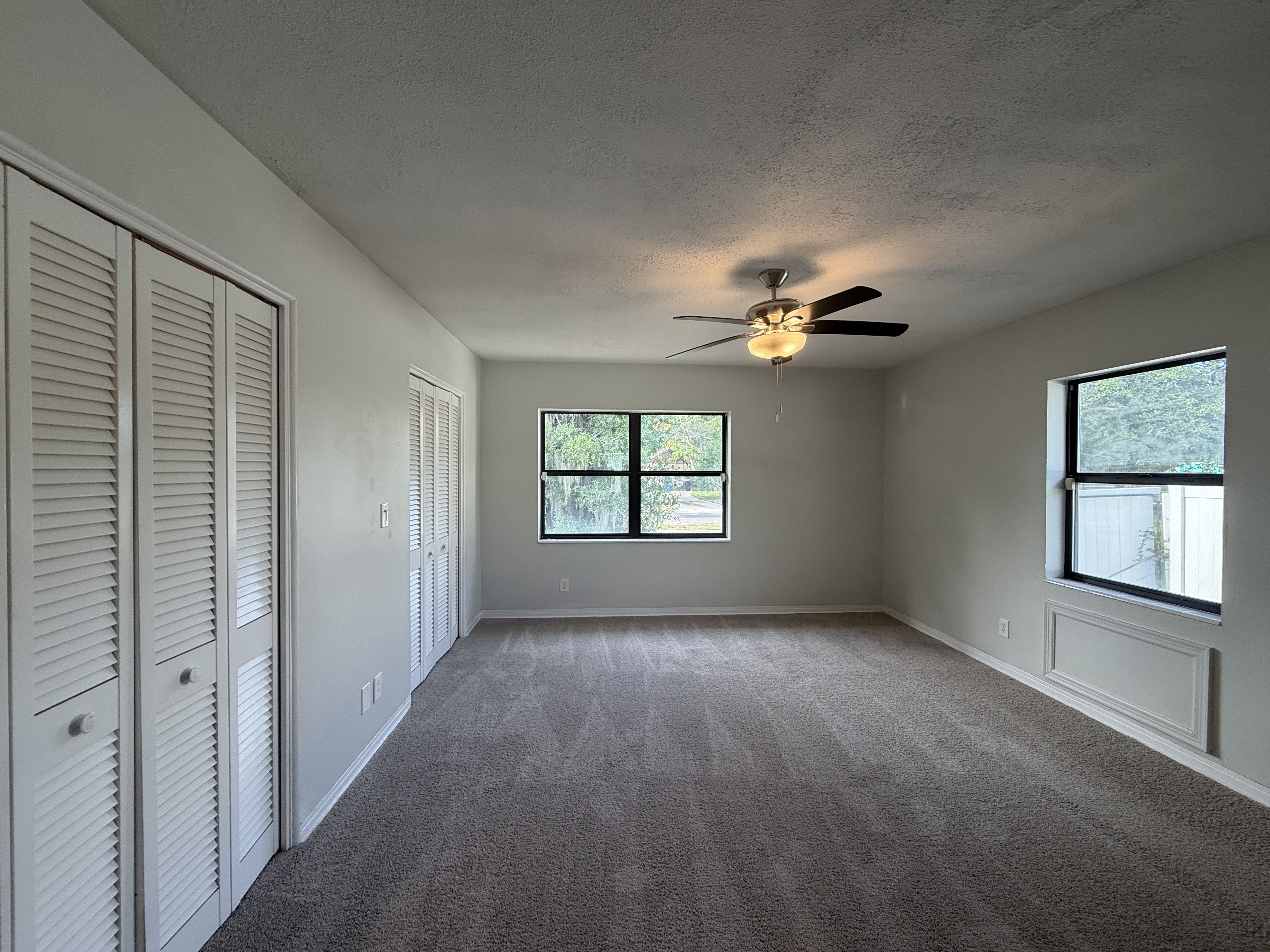 Photo 4 of 34 of 601 Myrtle Way S, Saint Petersburg, FL