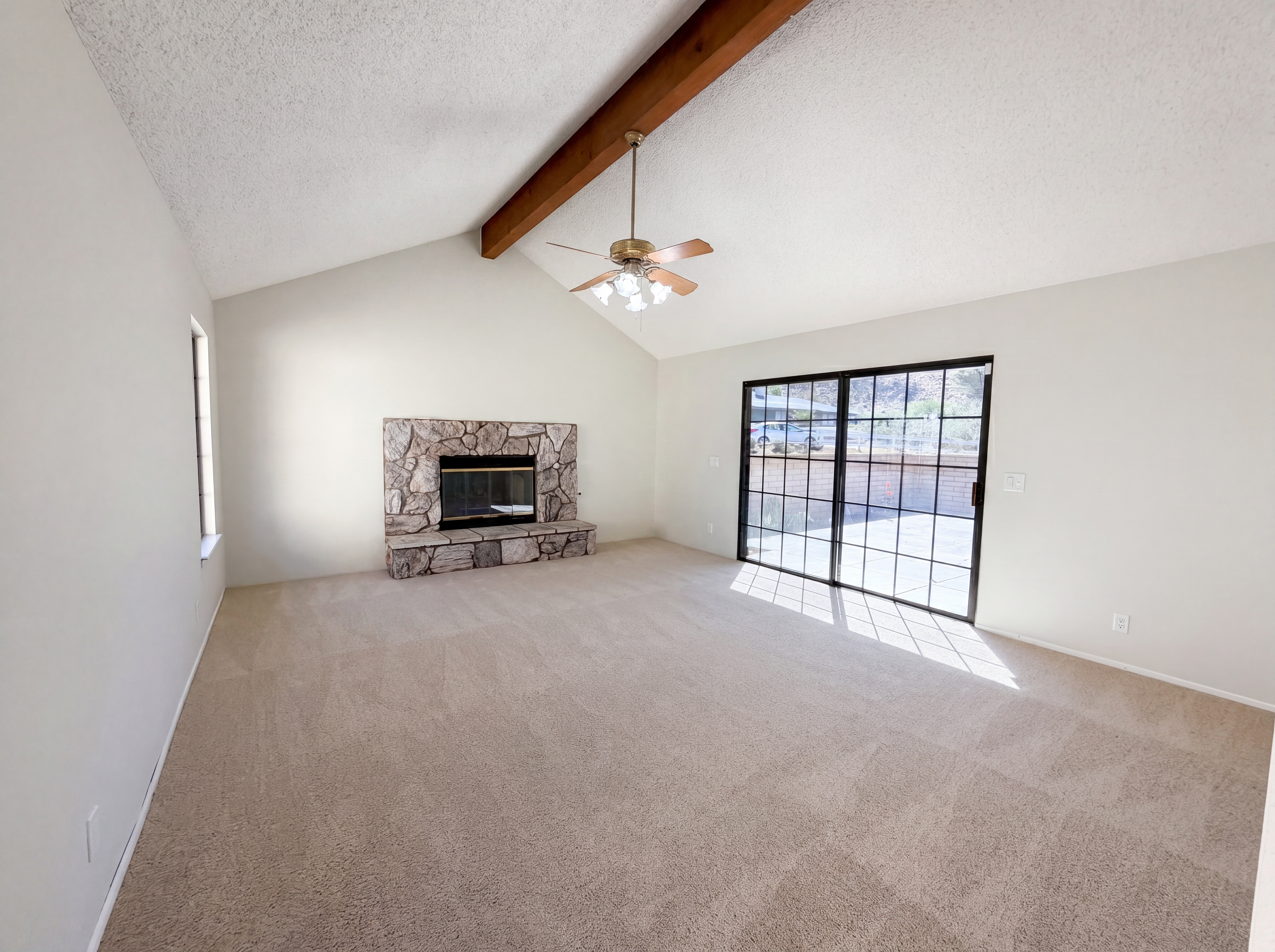Photo 3 of 29 of 15852 Mandan Rd, Apple Valley, CA