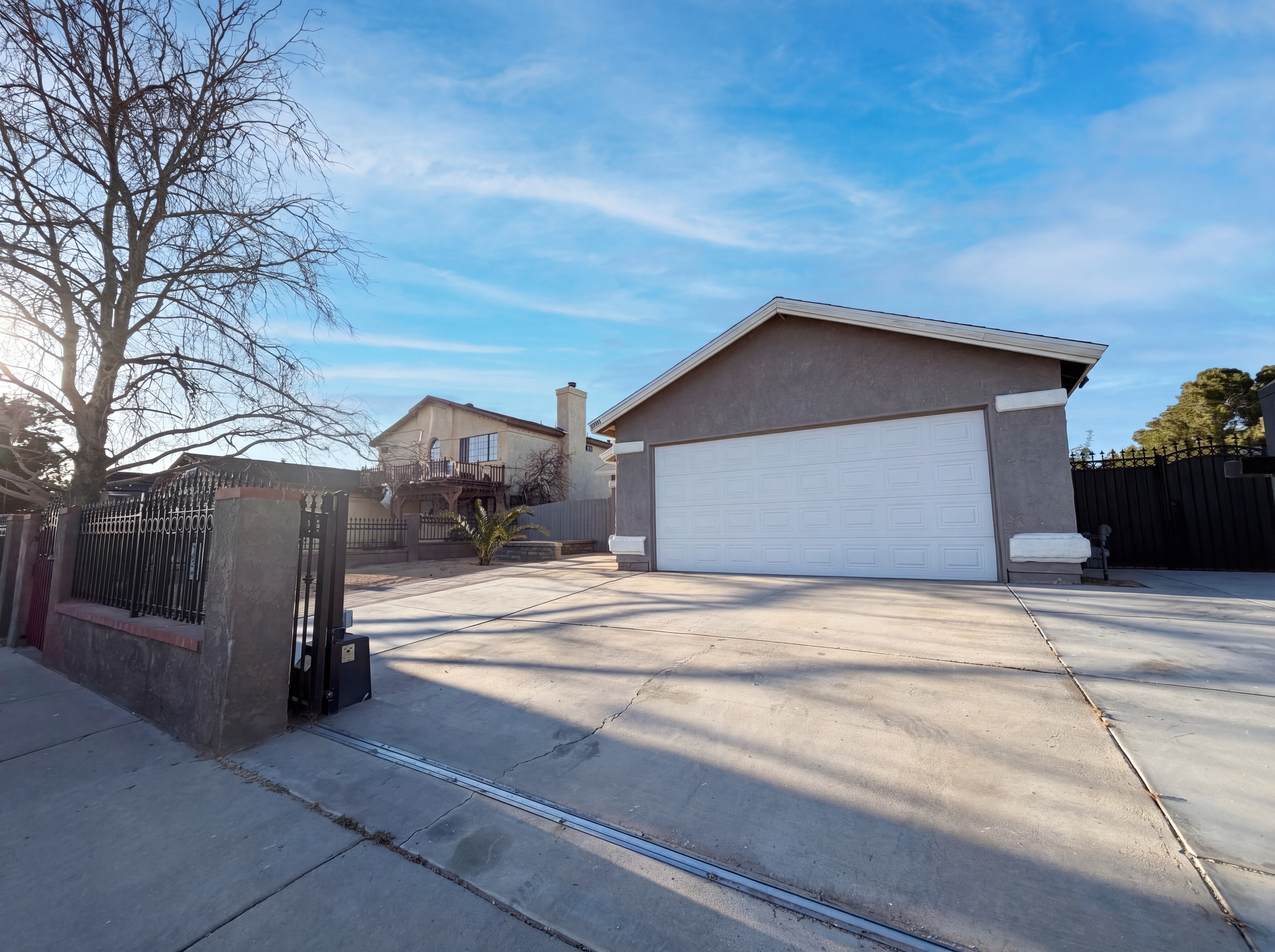 Photo 7 of 23 of 2553 E Avenue J4, Lancaster, CA