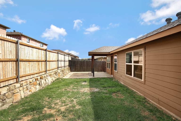 Photo 26 of 26 - 5209 Mirror Lake Dr, Haltom City, TX 76117