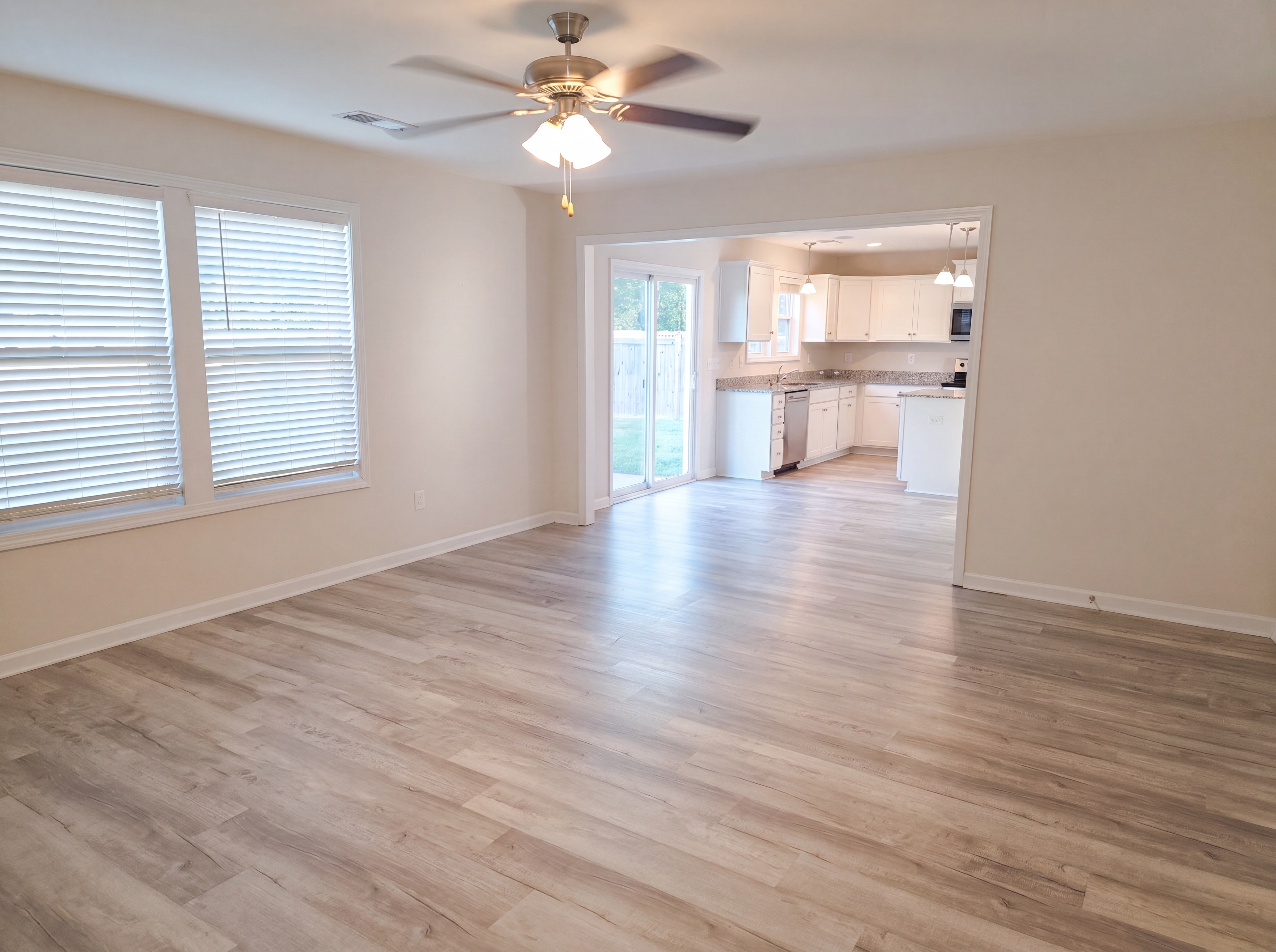 Photo 3 of 22 of 2050 Barnhart Dr, Sumter, SC