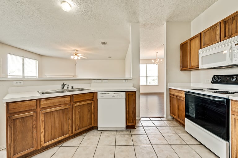 Photo 2 of 34 - 2903 Tangleglen Dr, Rockwall, TX 75032