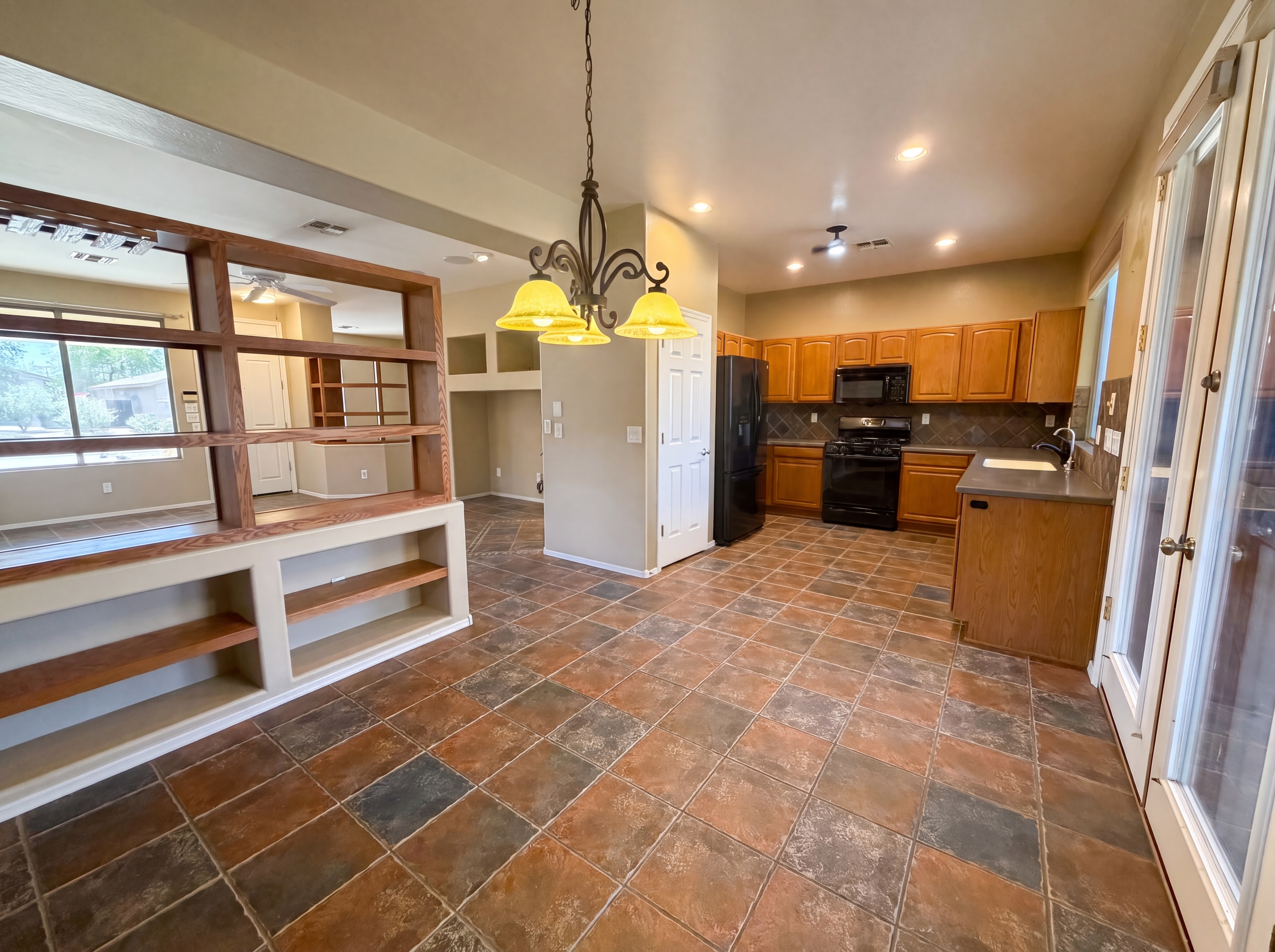 Photo 7 of 25 of 17530 W Cardinal Dr, Goodyear, AZ