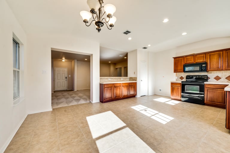 Photo 3 of 30 - 14836 S Spring Ridge Cir, Balch Springs, TX 75180
