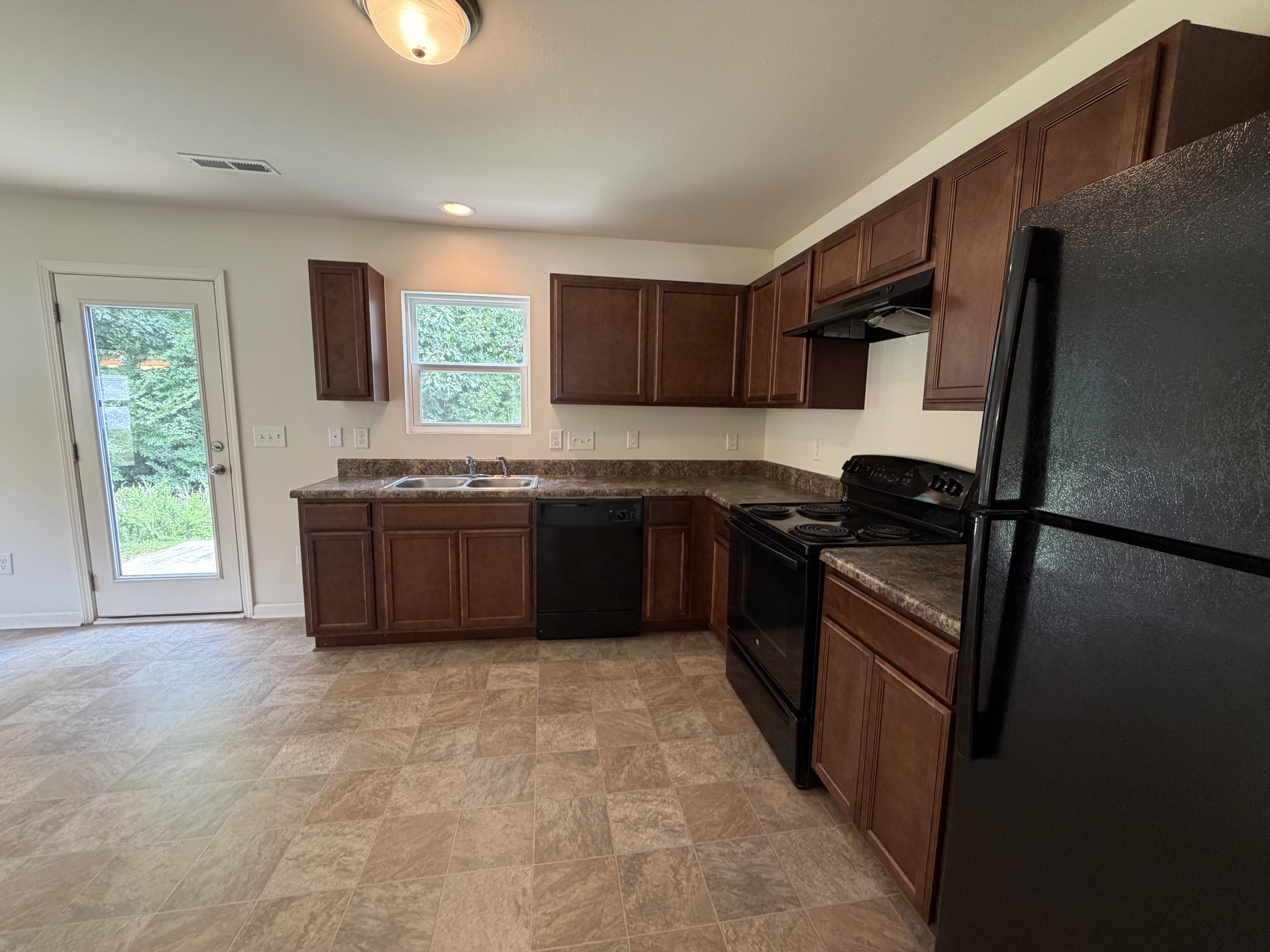 Photo 7 of 23 of 411 Sandybrooke Dr, High Point, NC